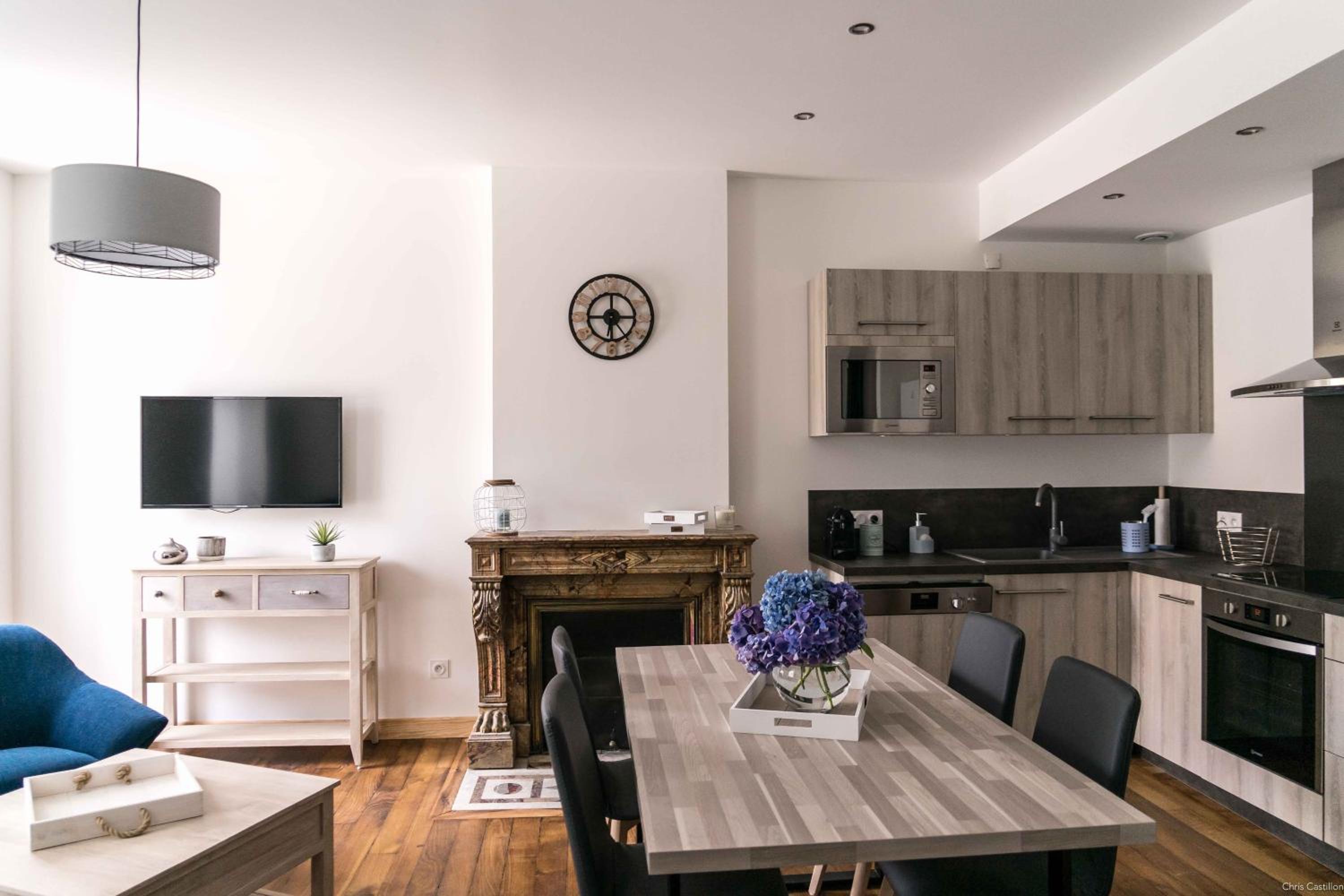 Apartment with Terrace photo 2