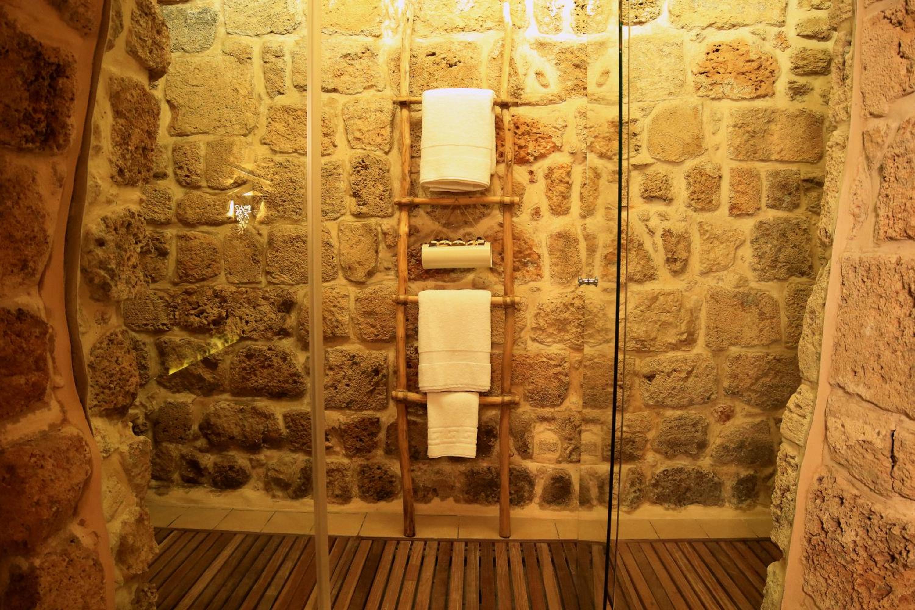 Superior Suite - Photo 30