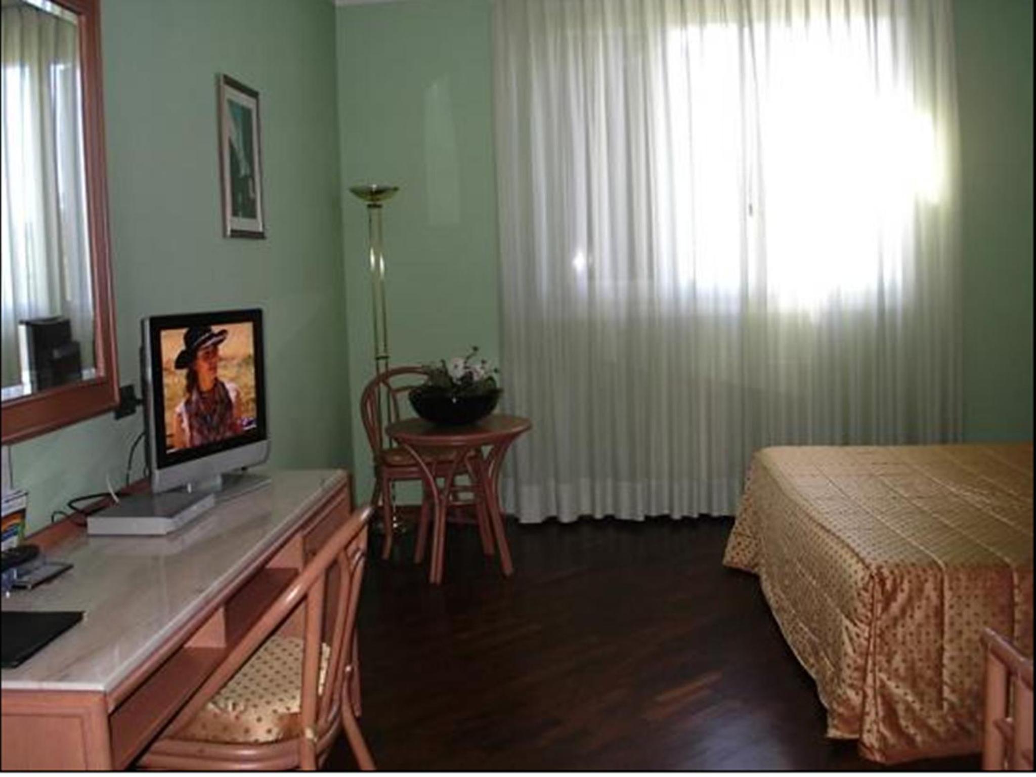 Double or Twin Room (1 Adult) - Photo 1