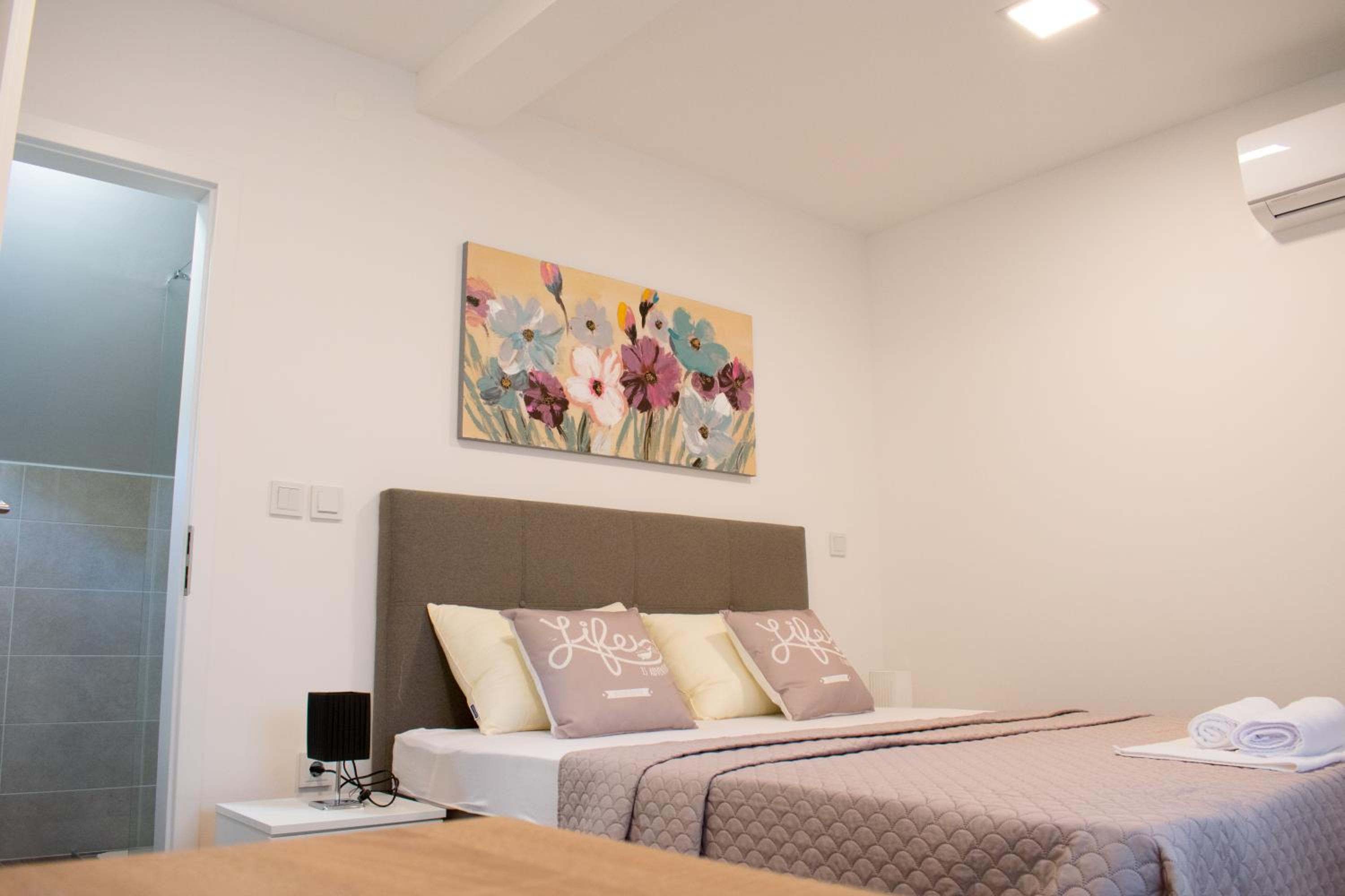 Deluxe King Room photo 3