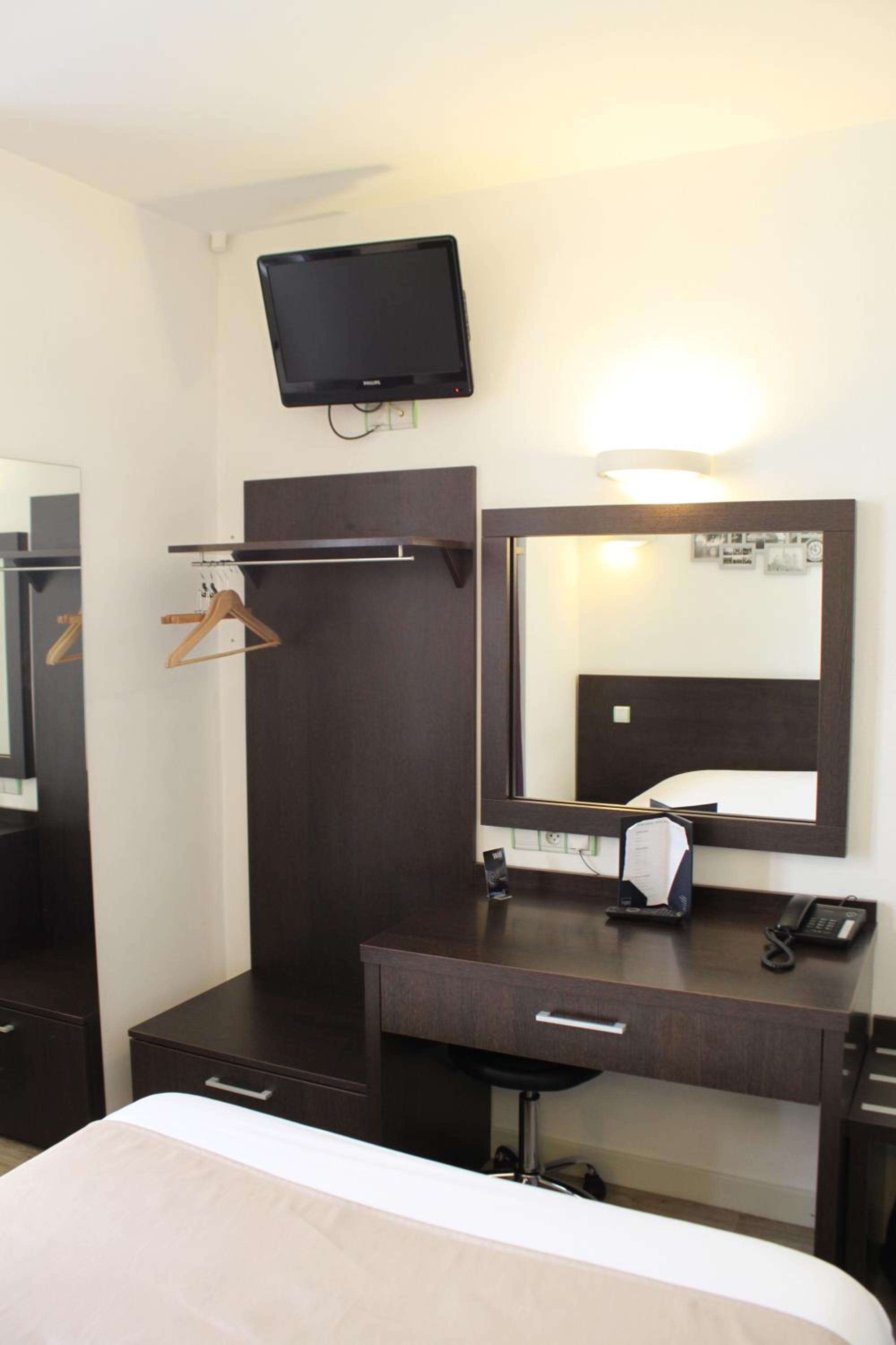 Standard Double Room - Photo 2