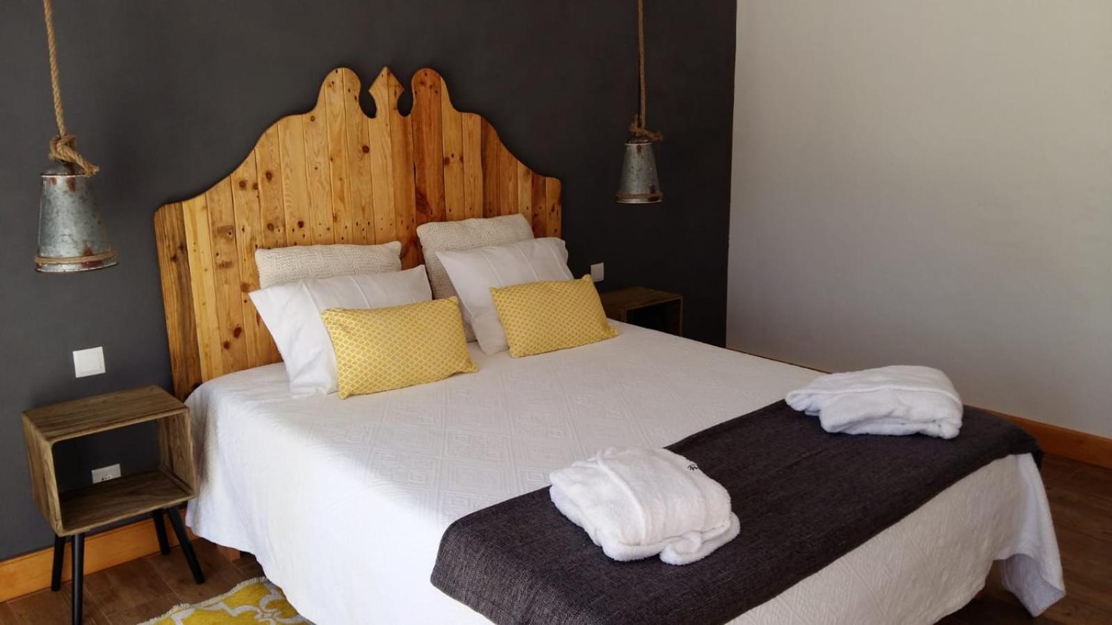 Double Room with Pool View - Photo 32