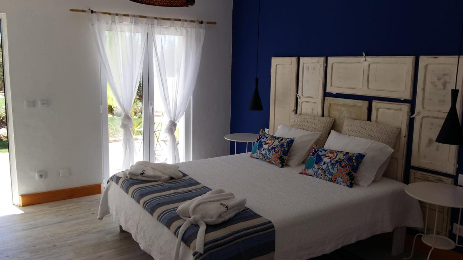 Double Room with Pool View - Photo 31