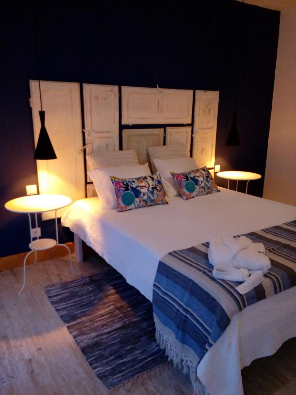 Double Room with Pool View - Photo 27