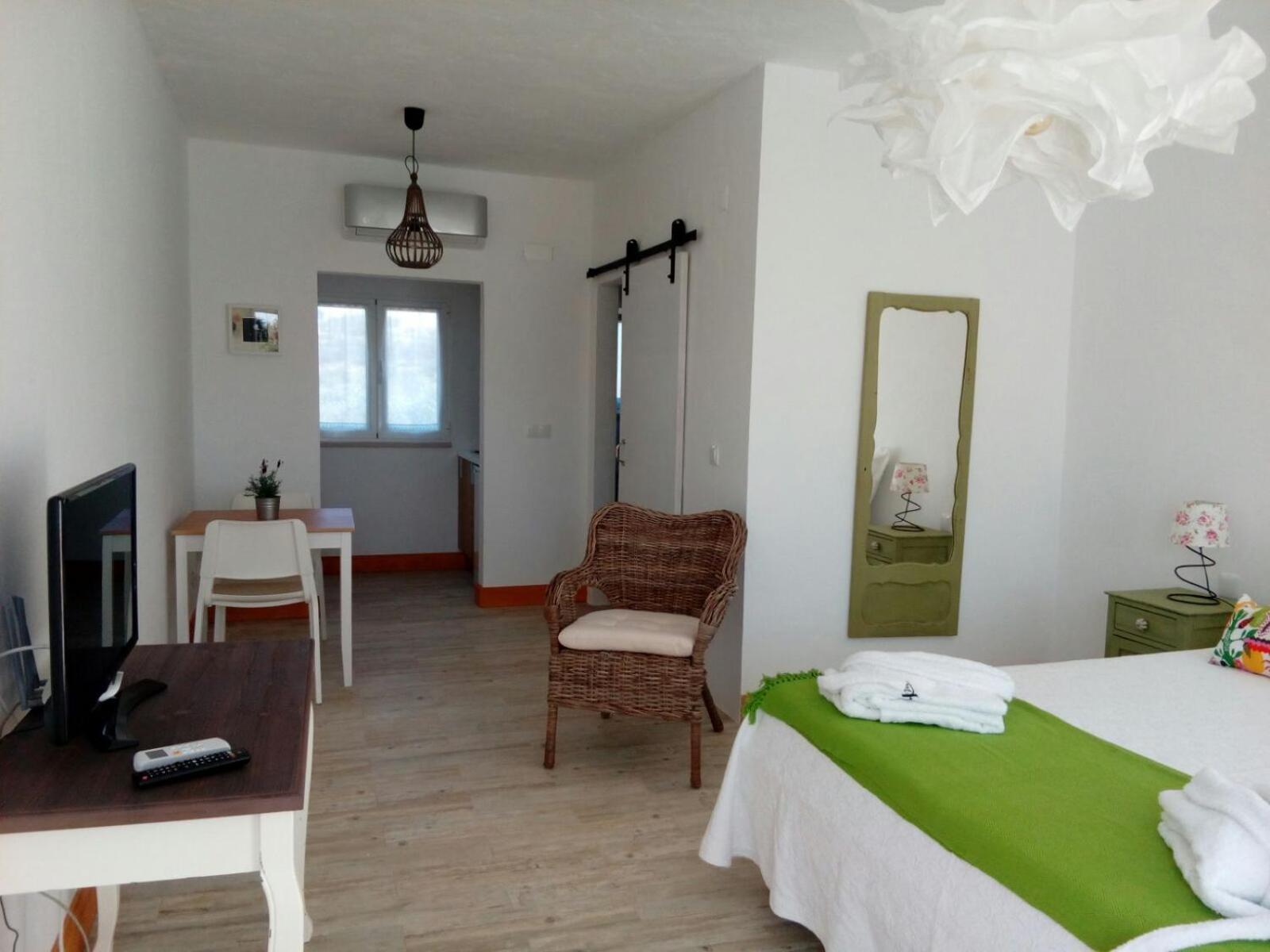 Double Room with Pool View - Photo 24
