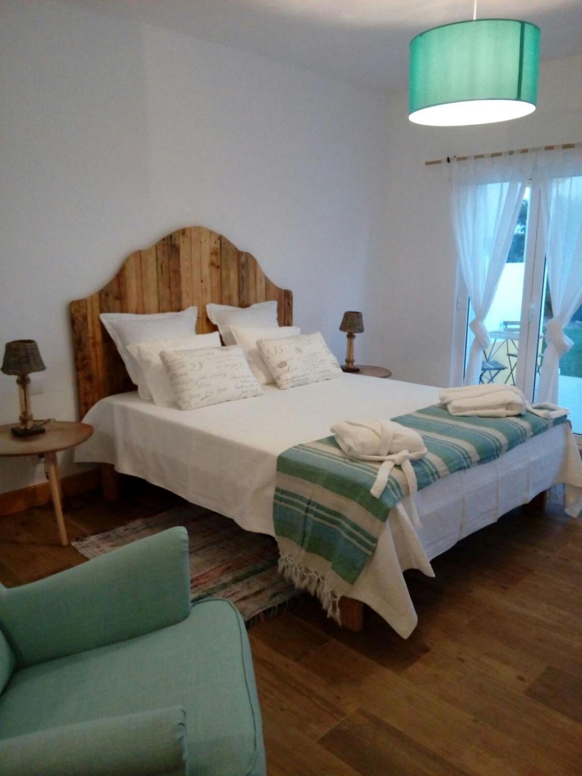 Double Room with Pool View - Photo 19