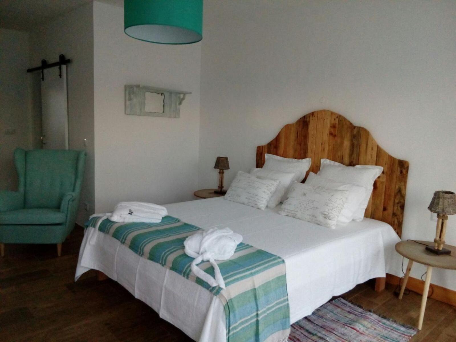 Double Room with Pool View - Photo 18