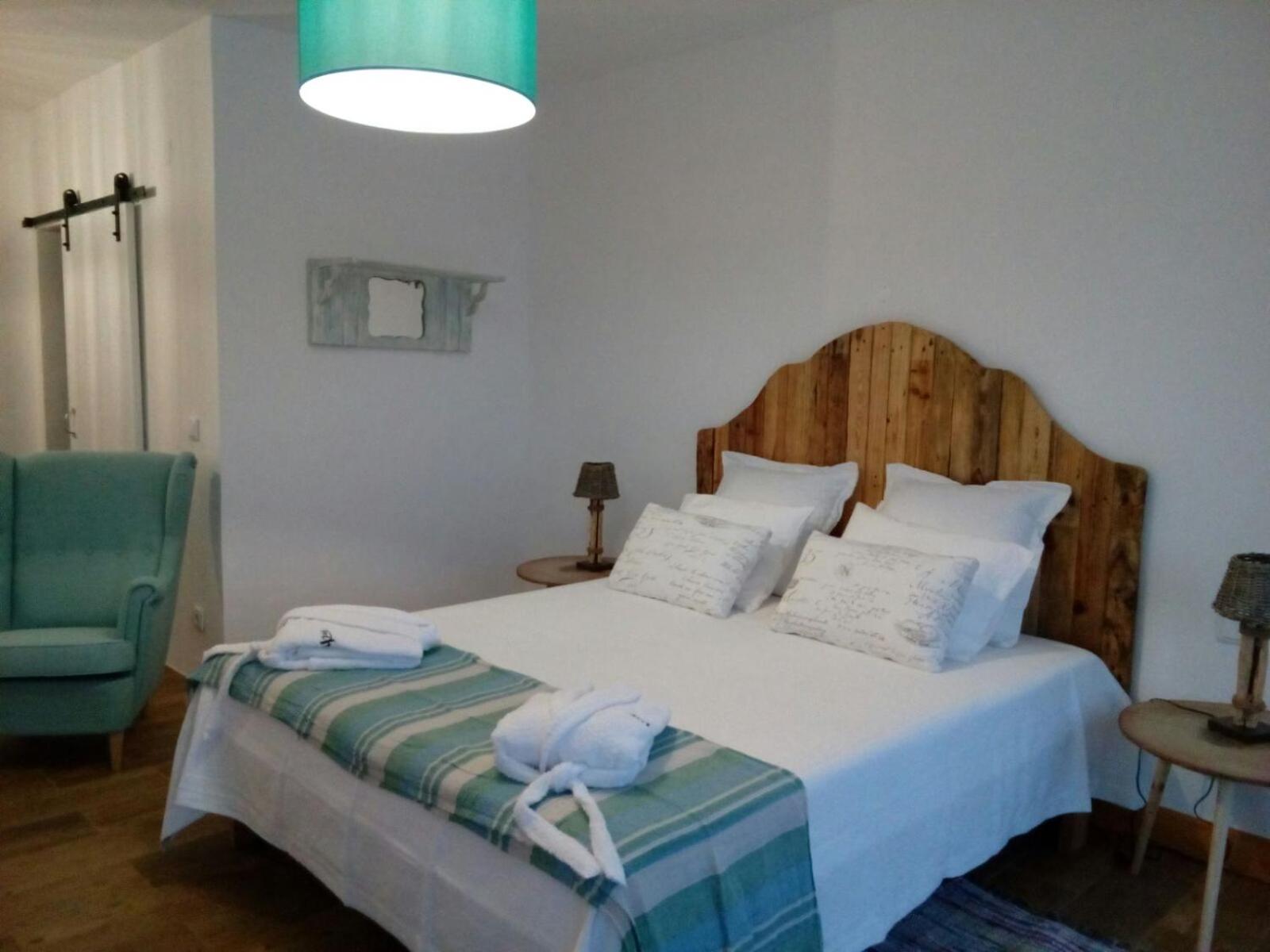 Double Room with Pool View - Photo 17