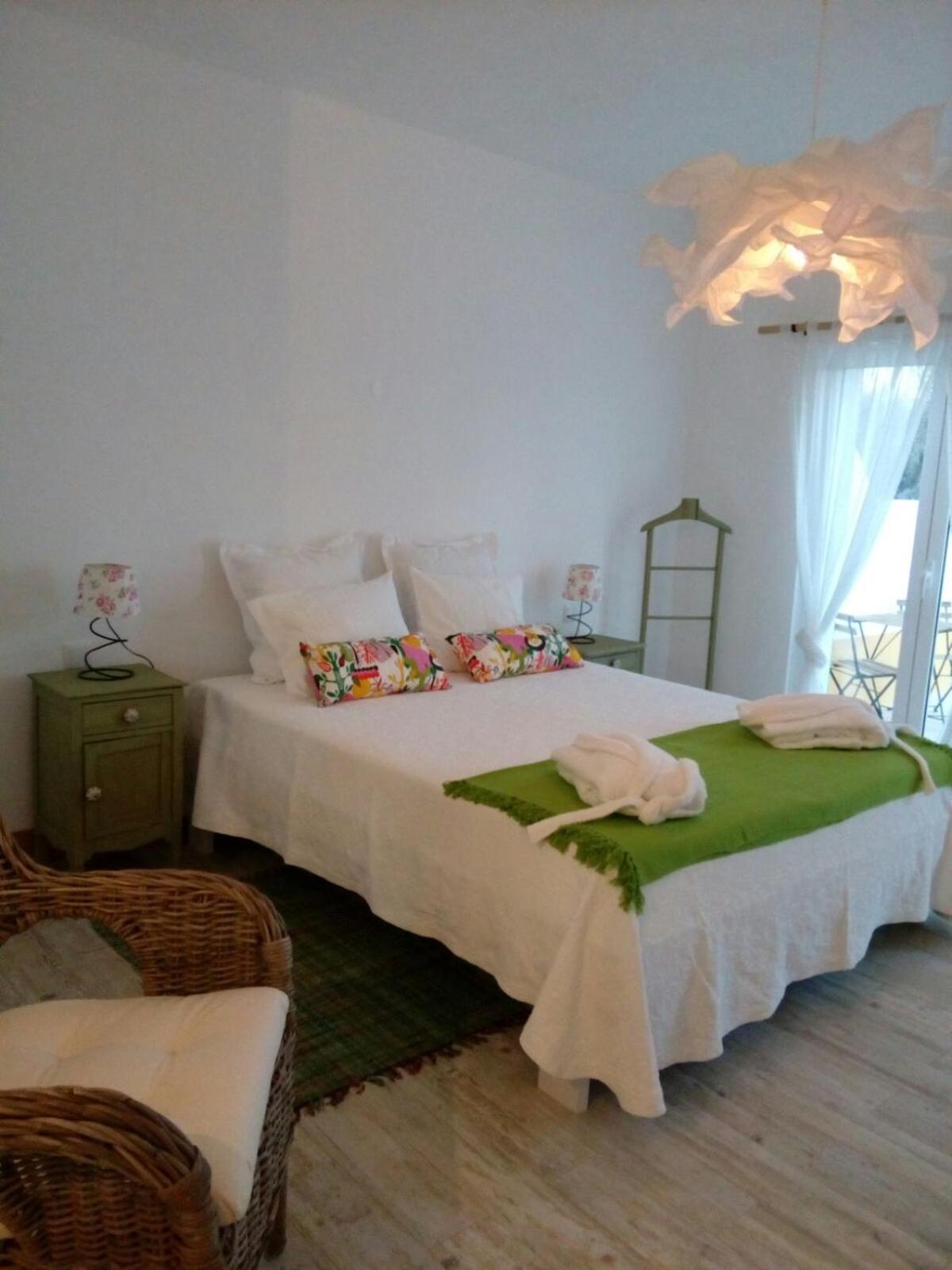 Double Room with Pool View - Photo 16