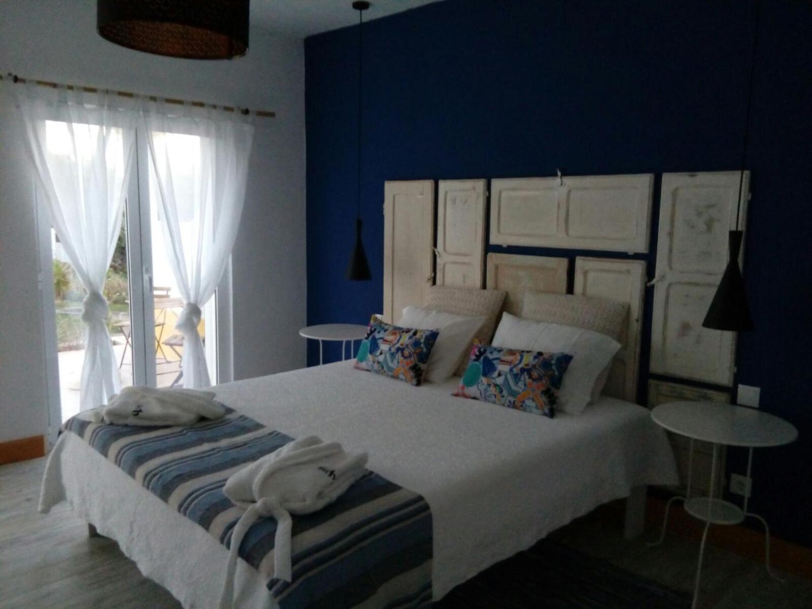 Double Room with Pool View - Photo 13