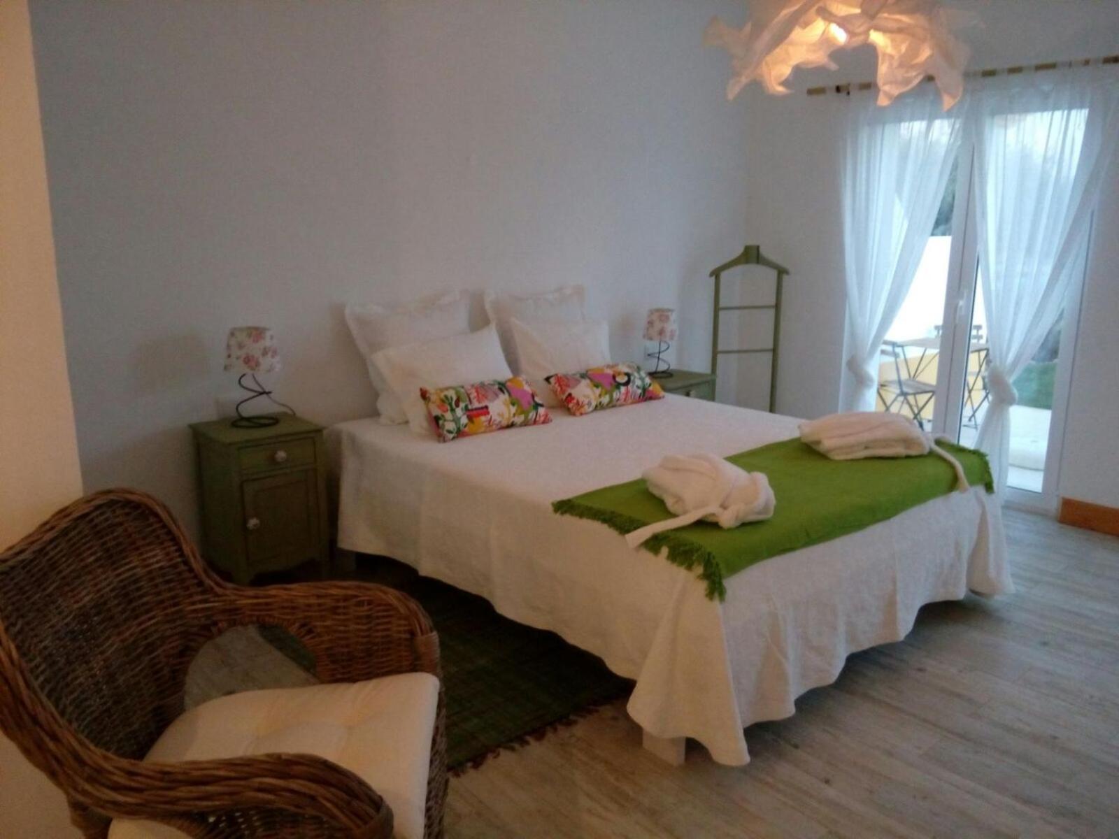 Double Room with Pool View - Photo 12