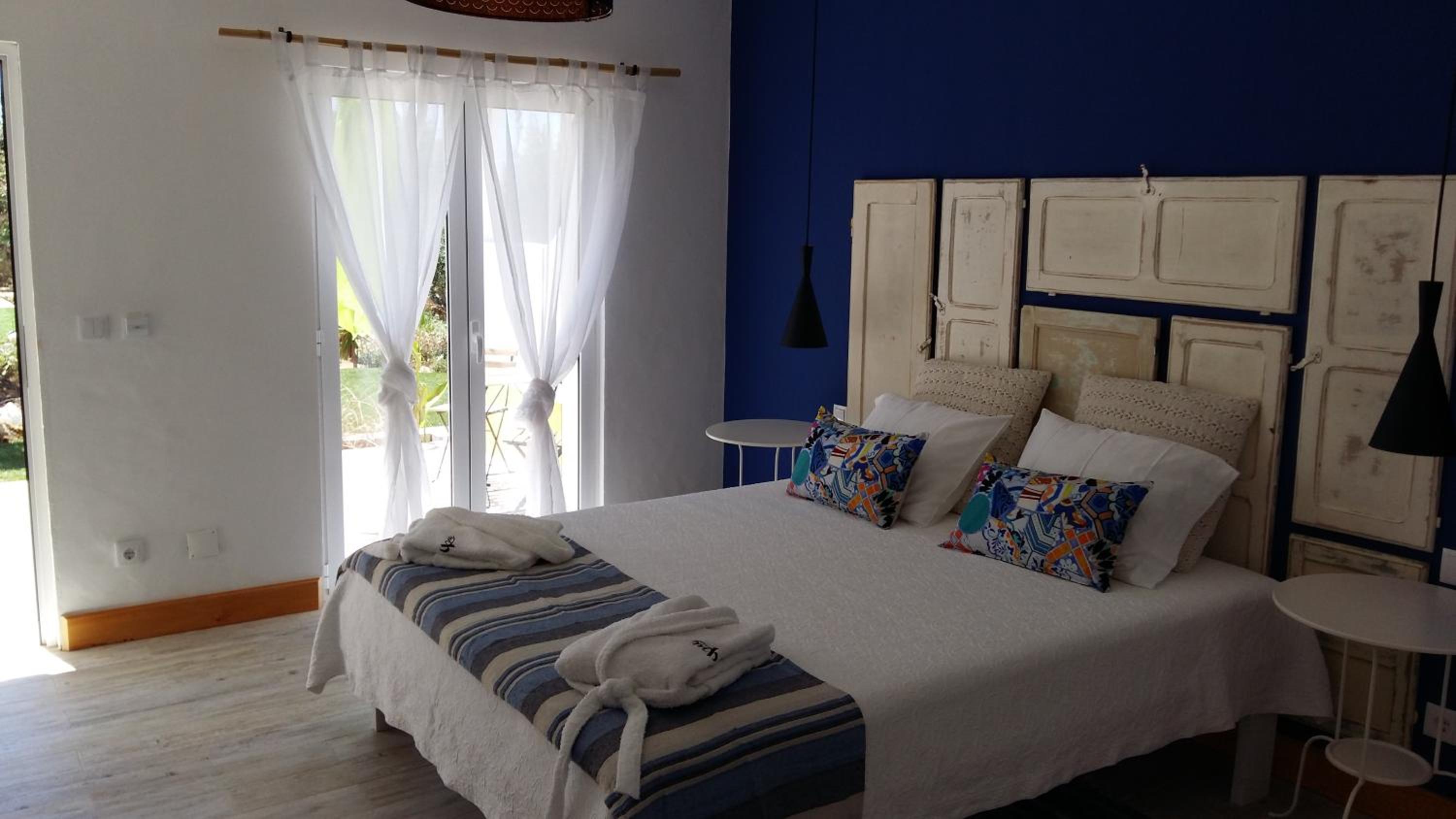 Double Room with Pool View - Photo 34