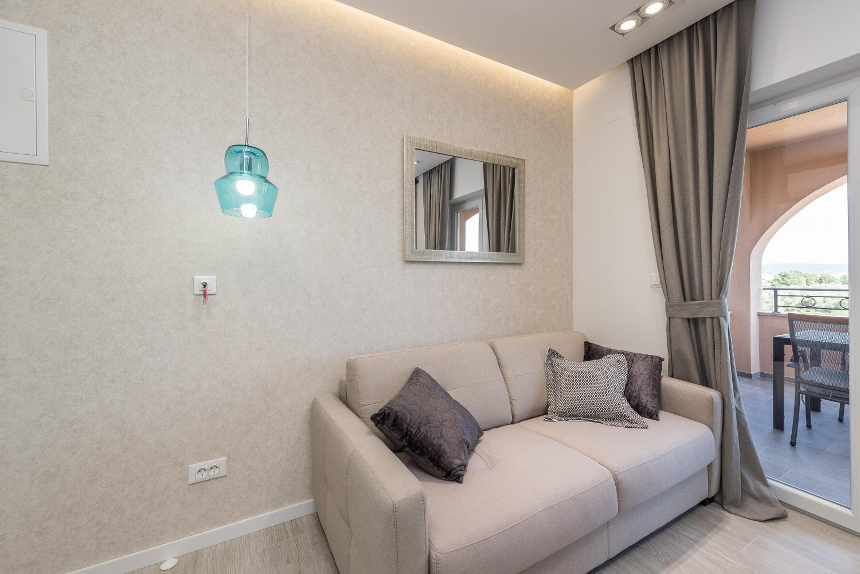 One Bedroom Apartment with Two Balconies and Sea View photo 2