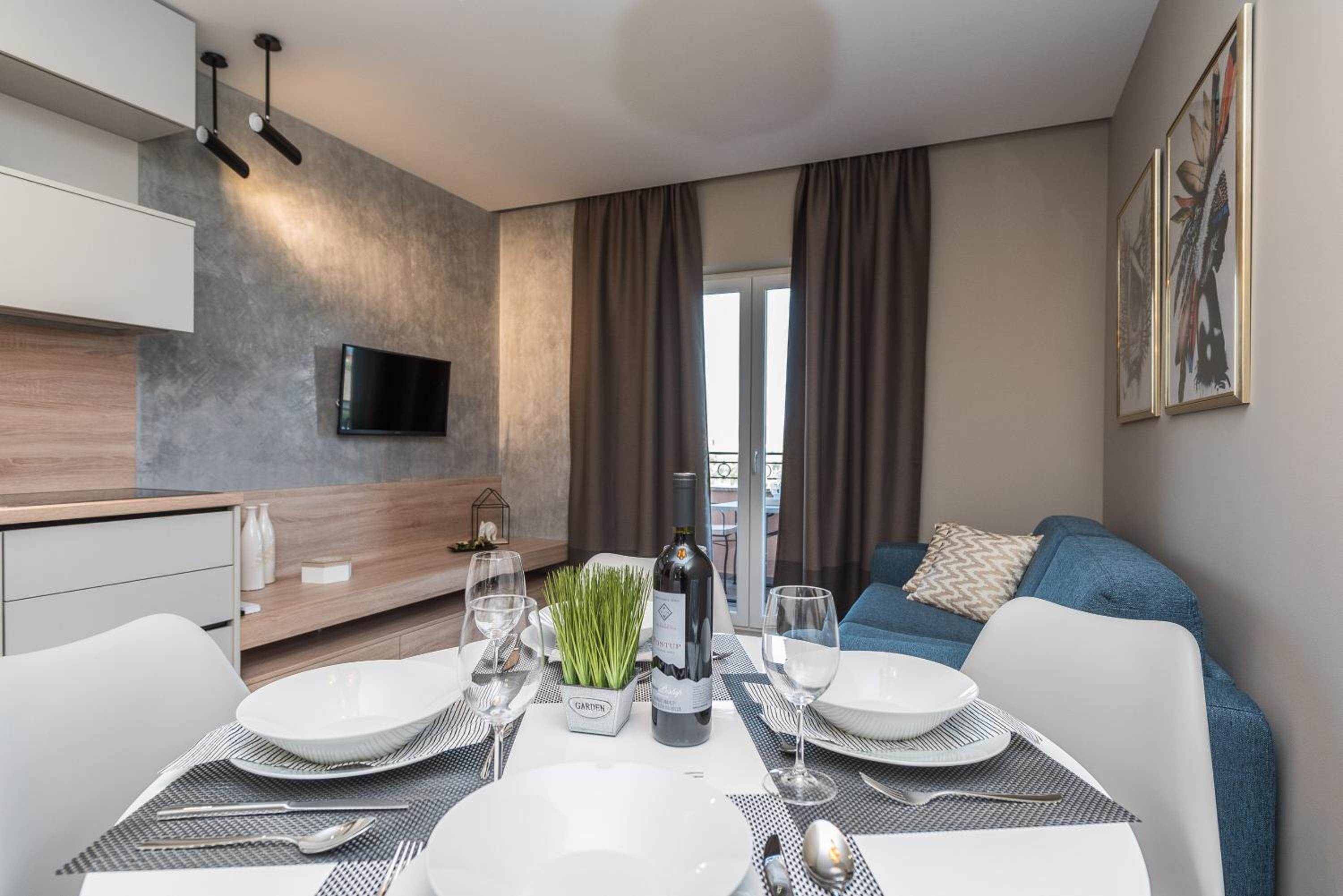 Deluxe Two Bedroom Apartment with Balcony photo 1