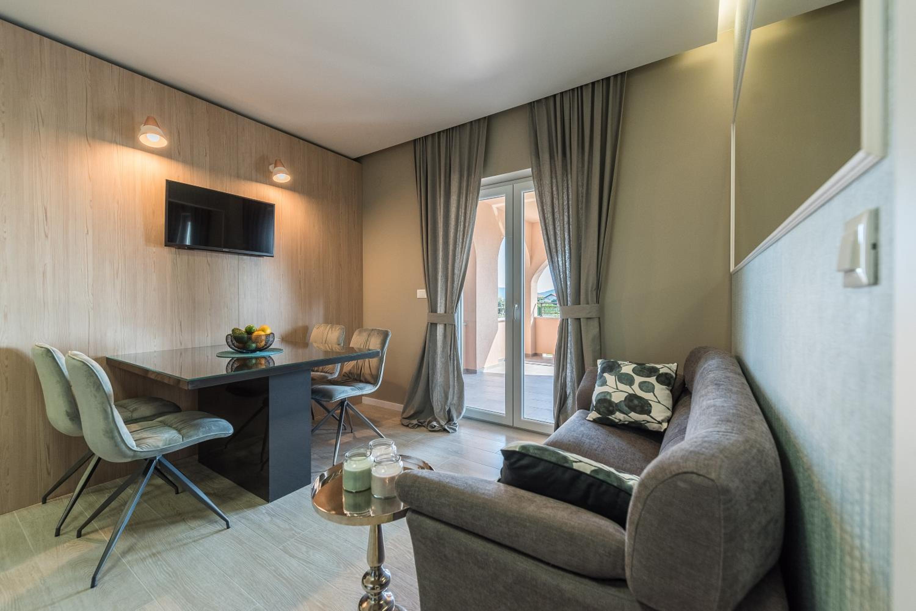 Two Bedroom Apartment with Terrace and Balcony photo 3