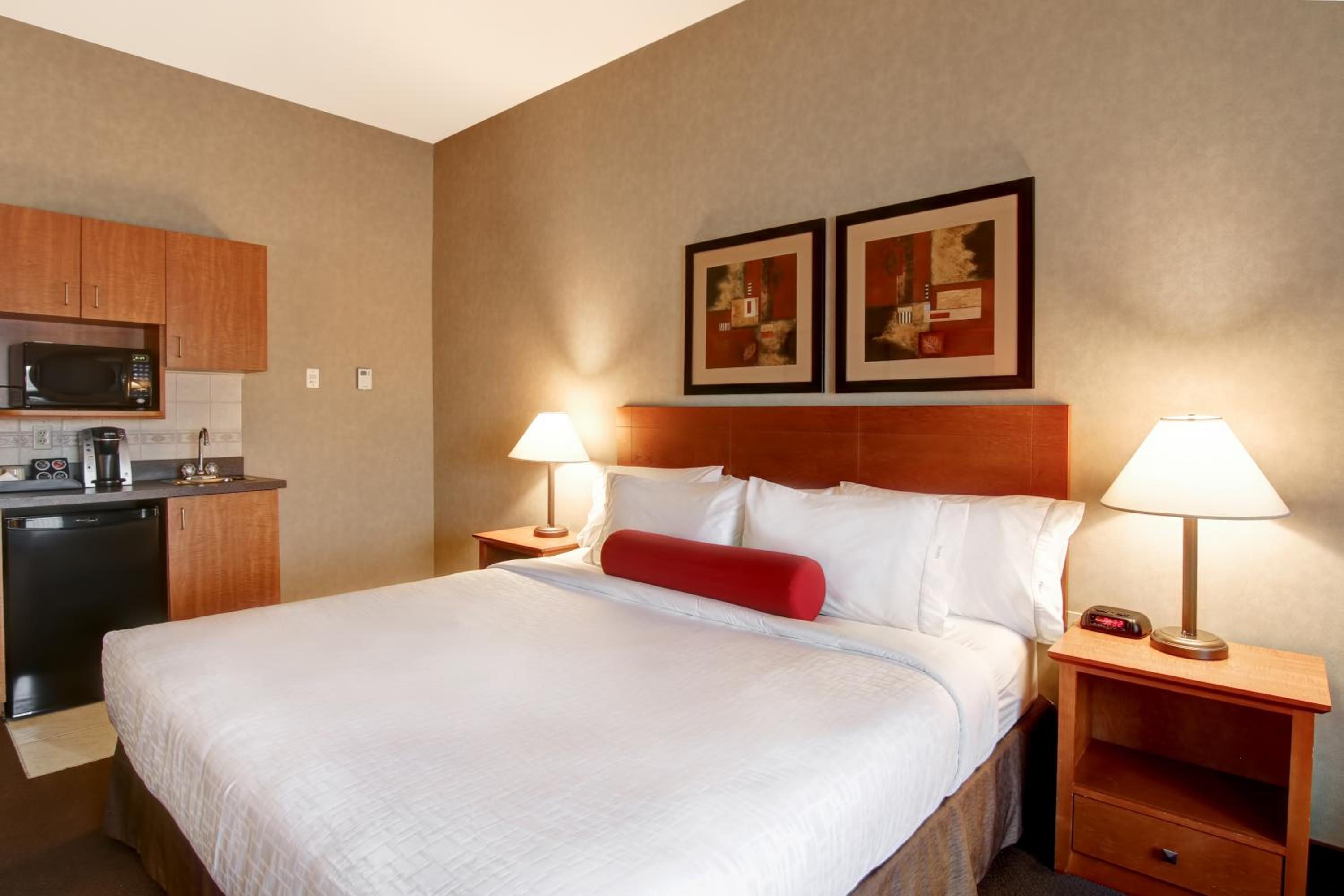 King Room With Roll-In Shower - Disability Access/Non Smoking/Ground Floor - Photo 38