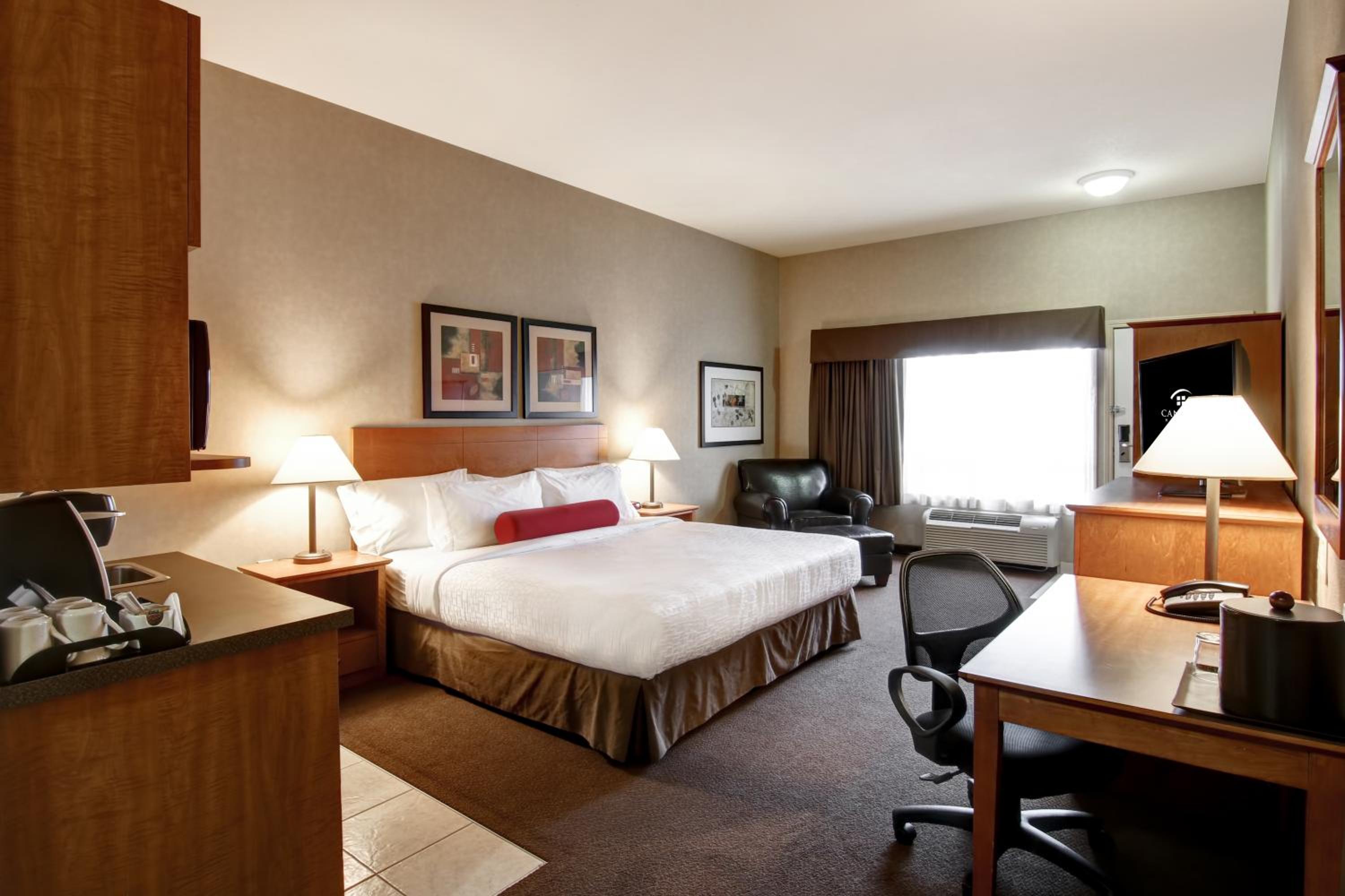 King Room With Roll-In Shower - Disability Access/Non Smoking/Ground Floor - Photo 18