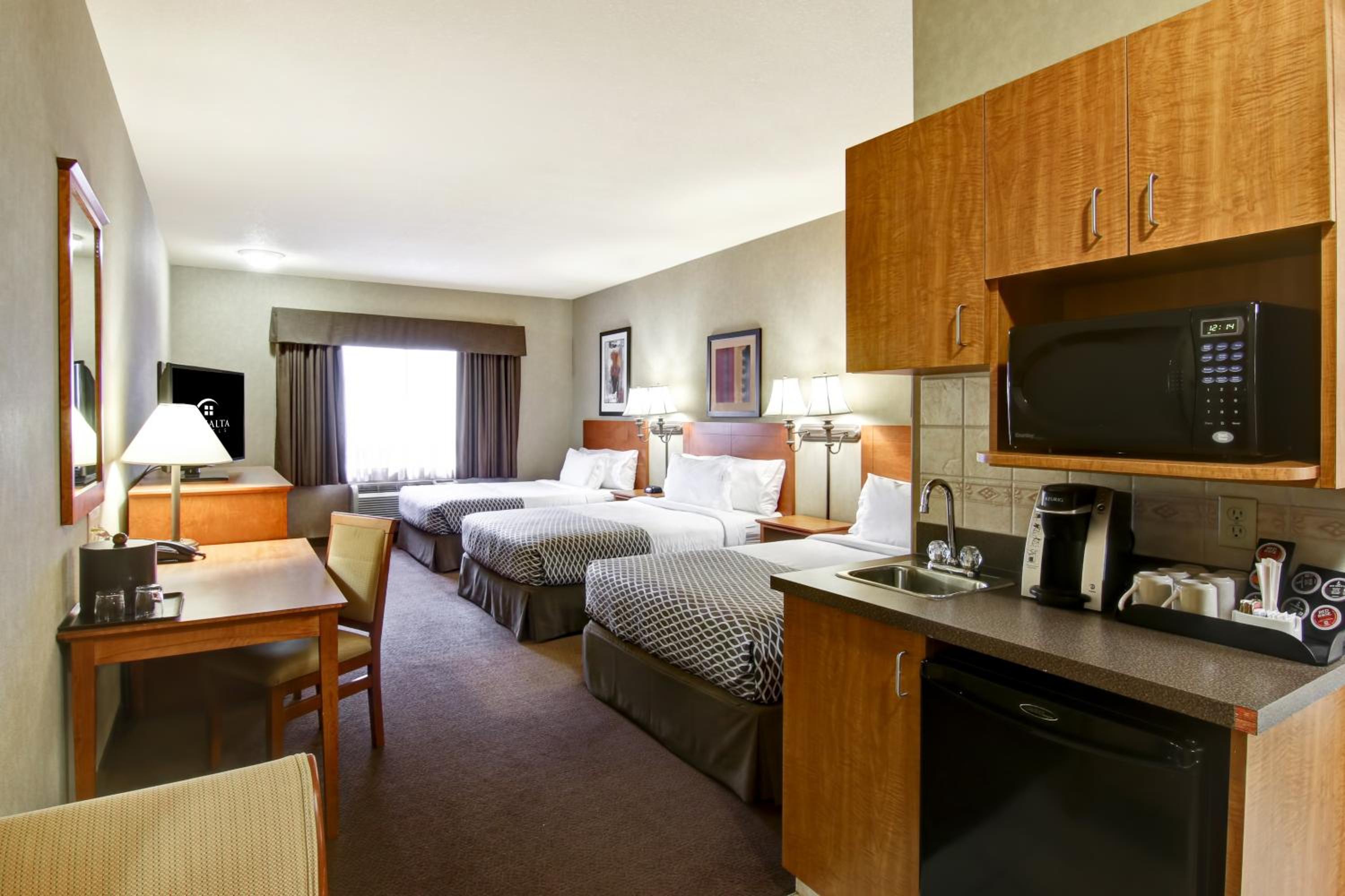 King Room With Roll-In Shower - Disability Access/Non Smoking/Ground Floor - Photo 21