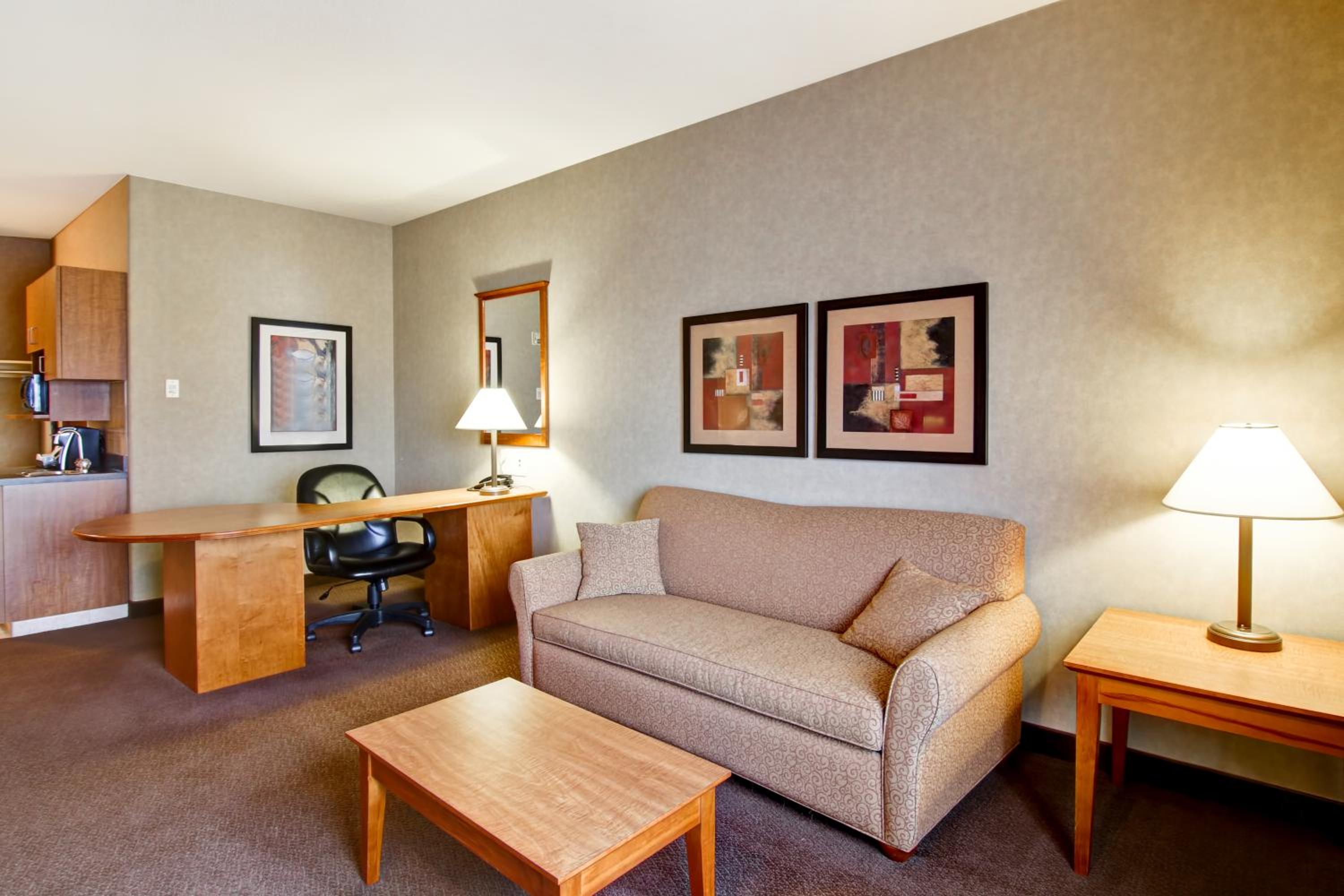 King Room With Roll-In Shower - Disability Access/Non Smoking/Ground Floor - Photo 12