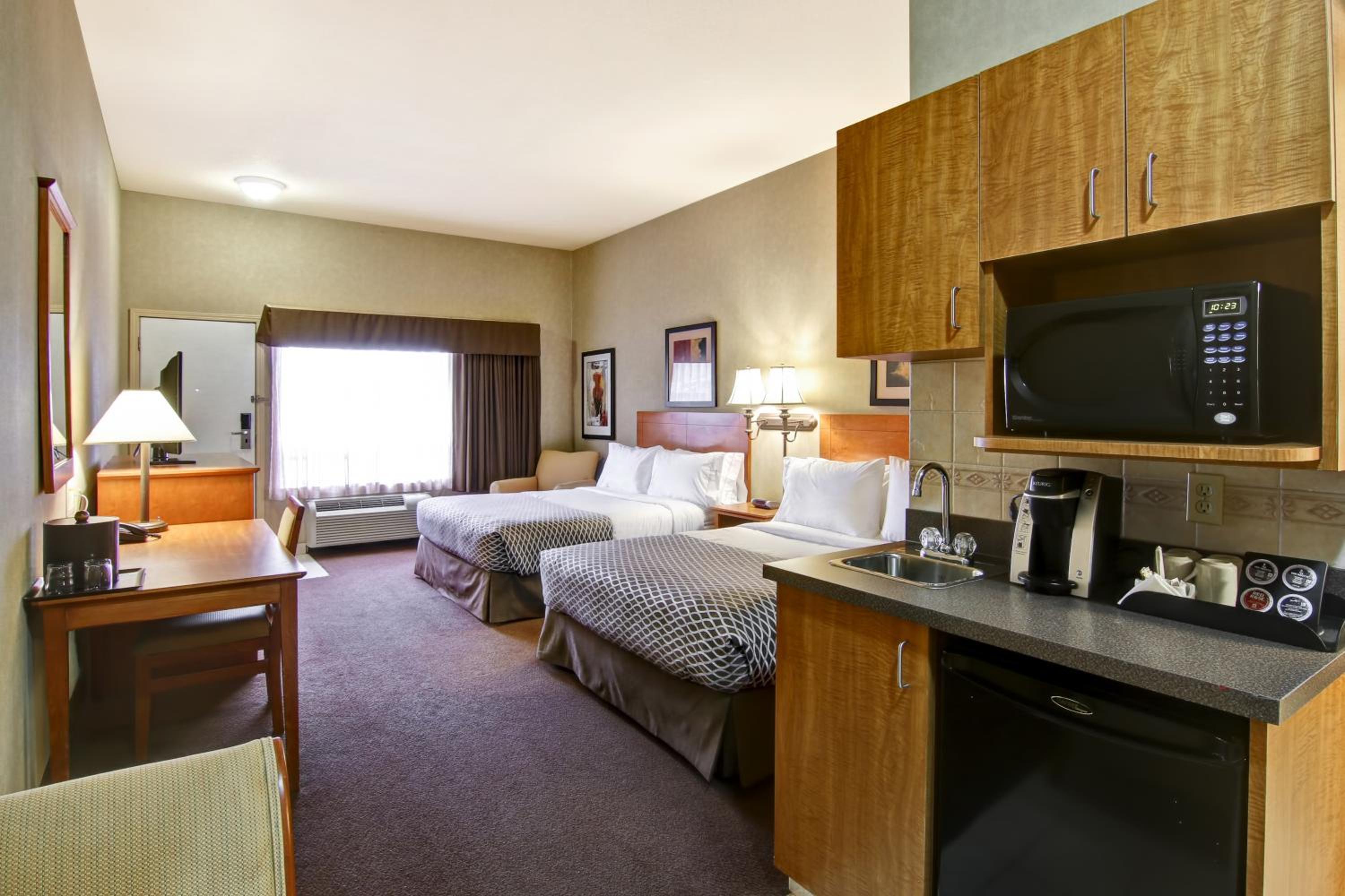 King Room With Roll-In Shower - Disability Access/Non Smoking/Ground Floor - Photo 1