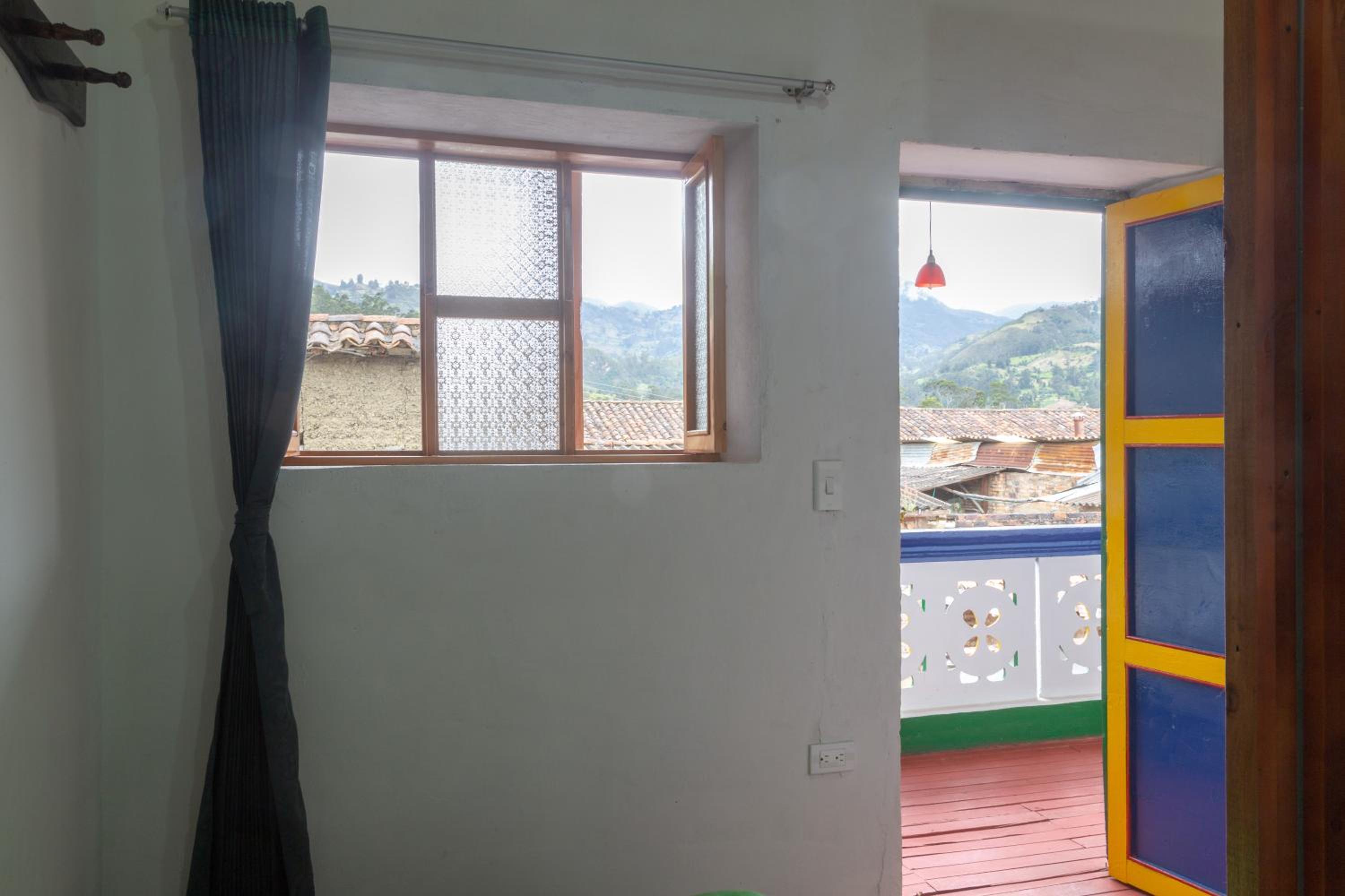 Single Room with Private Bathroom photo 2