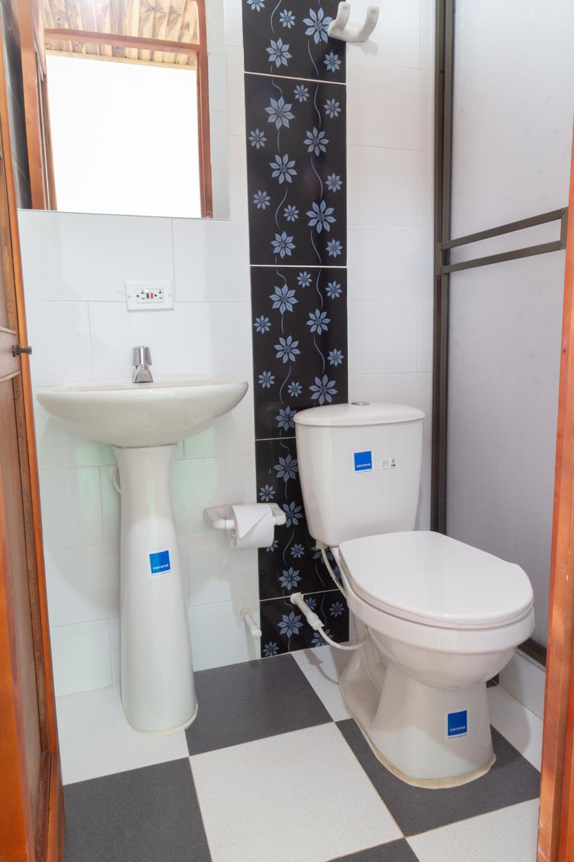Single Room with Private Bathroom photo 3