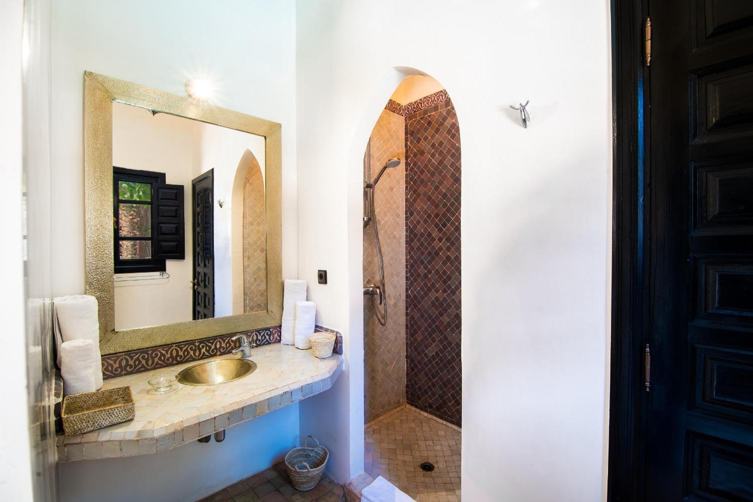 Four-Bedroom Villa with Private Pool - Photo 5