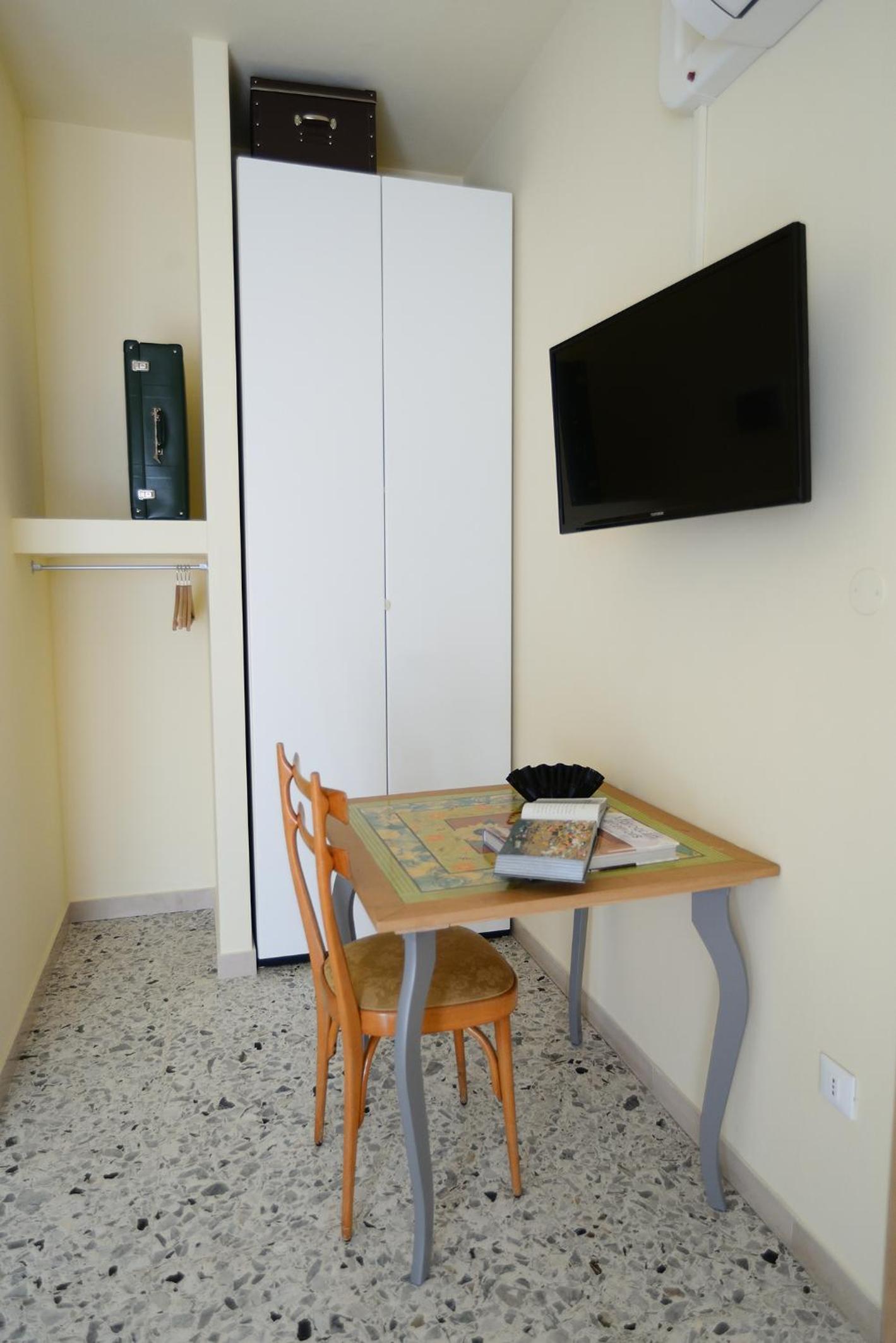 Large Double Room photo 2
