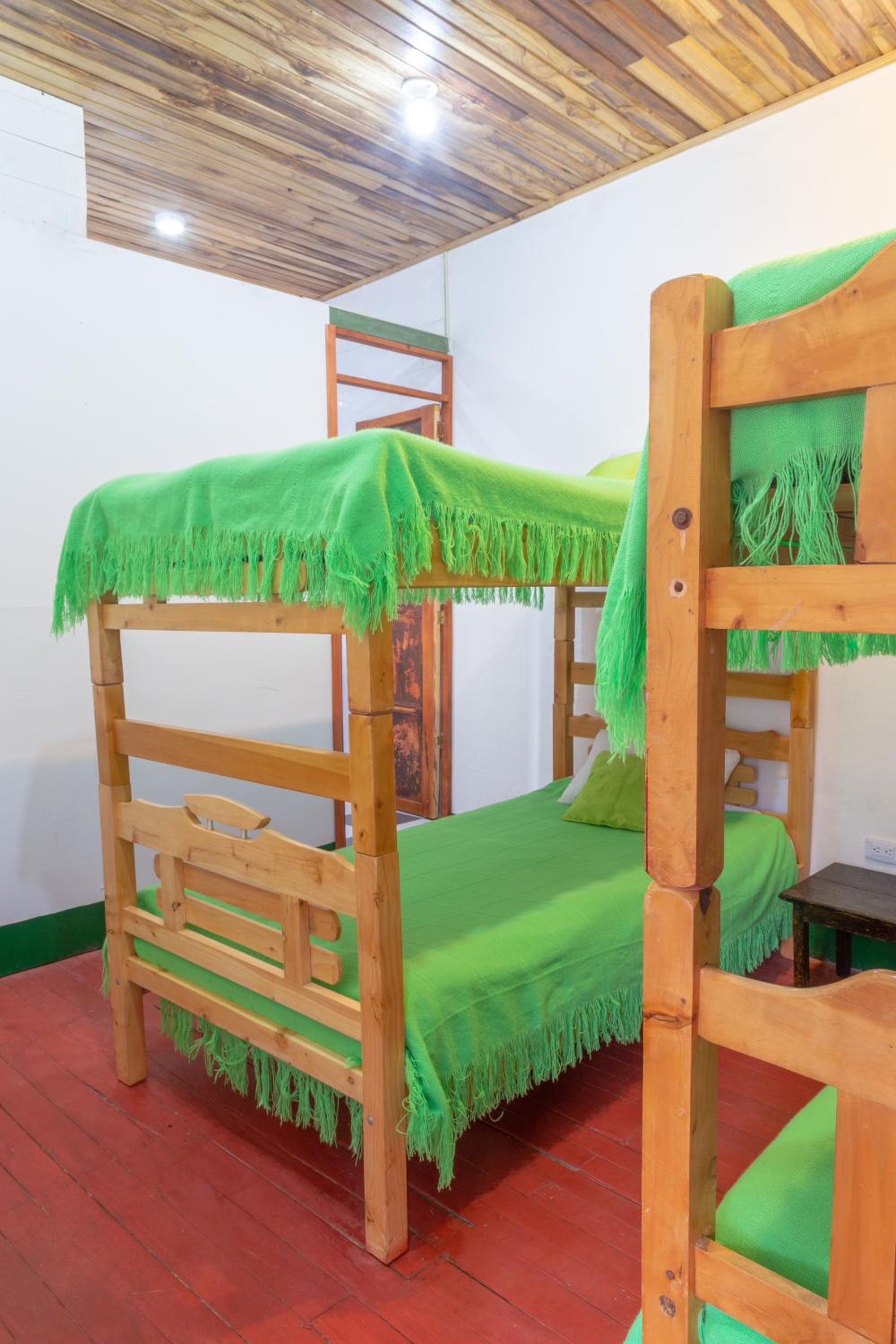 Quadruple Room with Private Bathroom photo 2