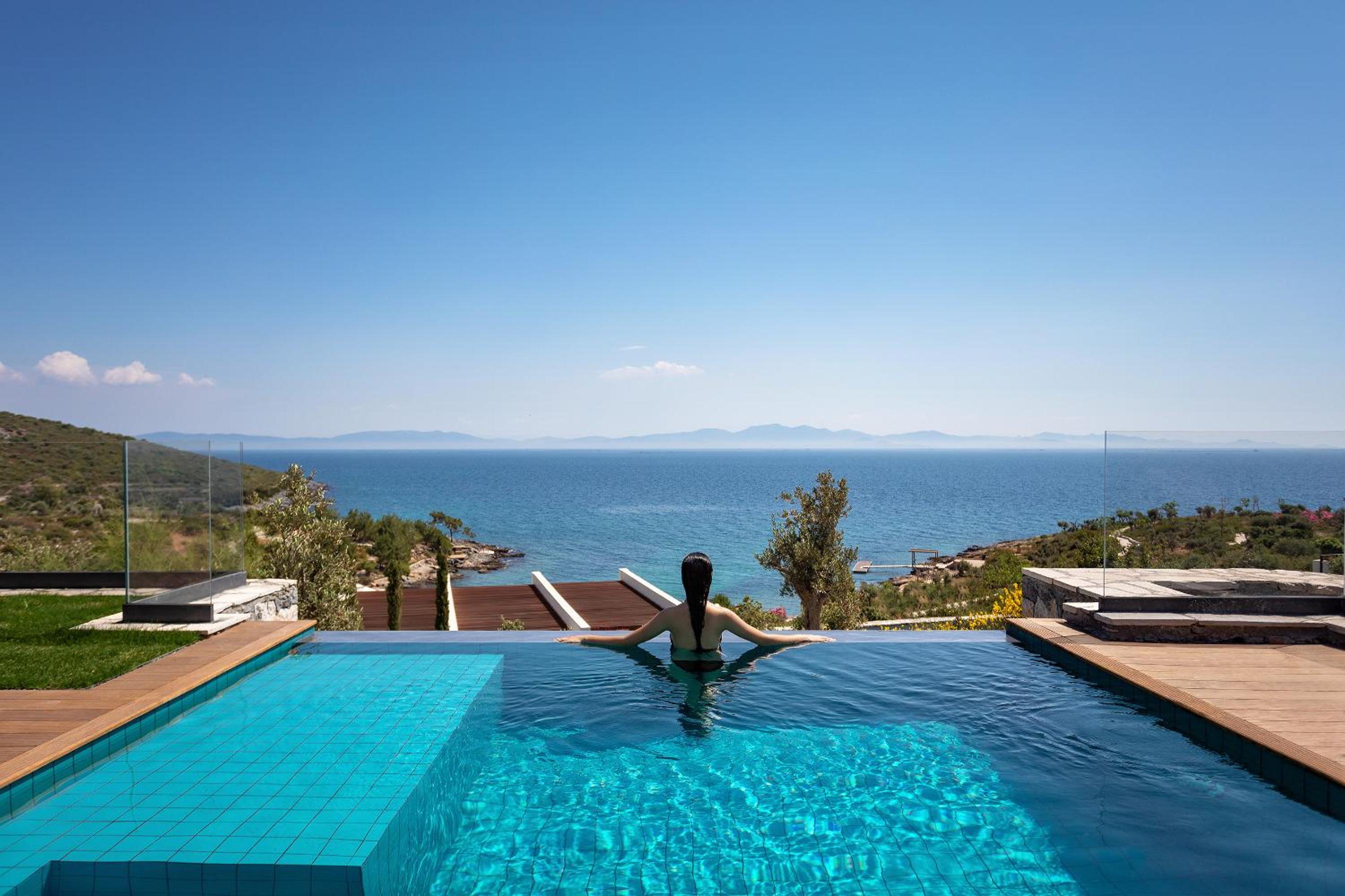 Master Suite with Pool Sea View photo 2