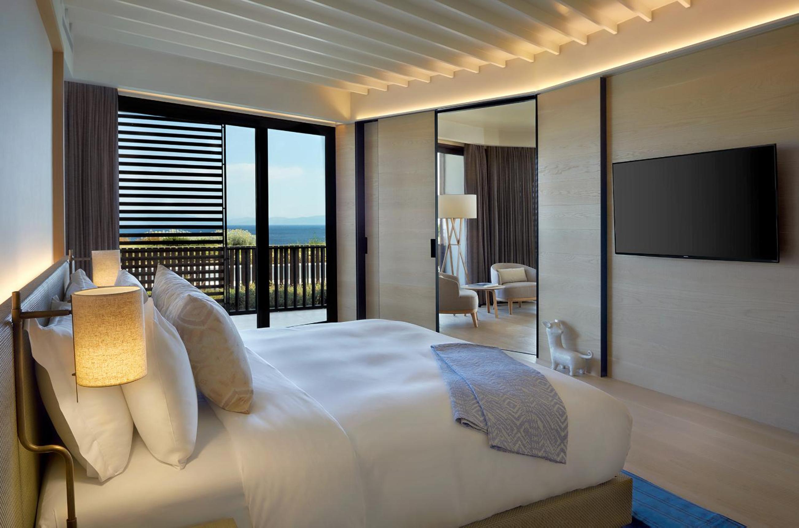 Master Suite with Pool Sea View