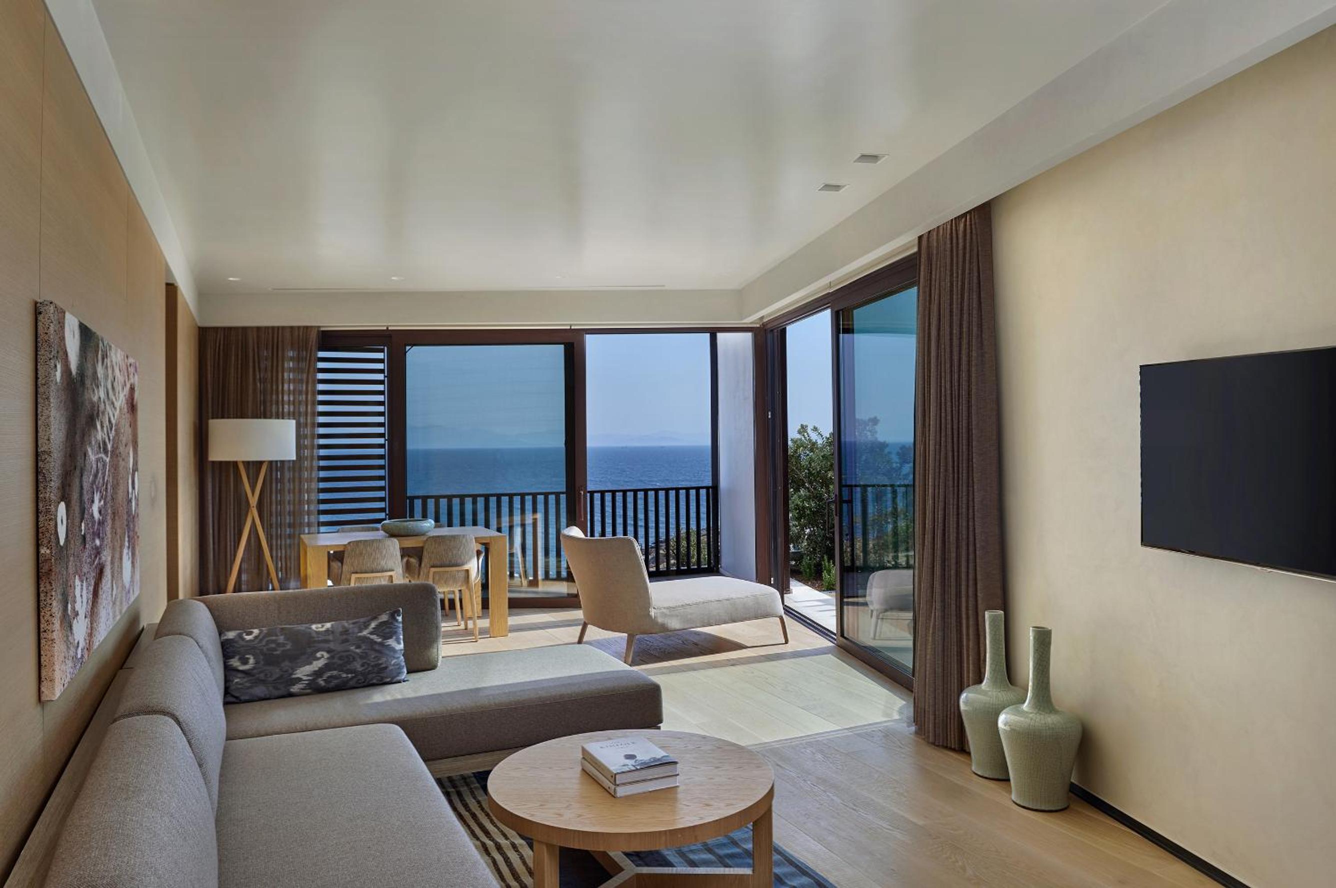 Master Suite with Pool Sea View photo 3