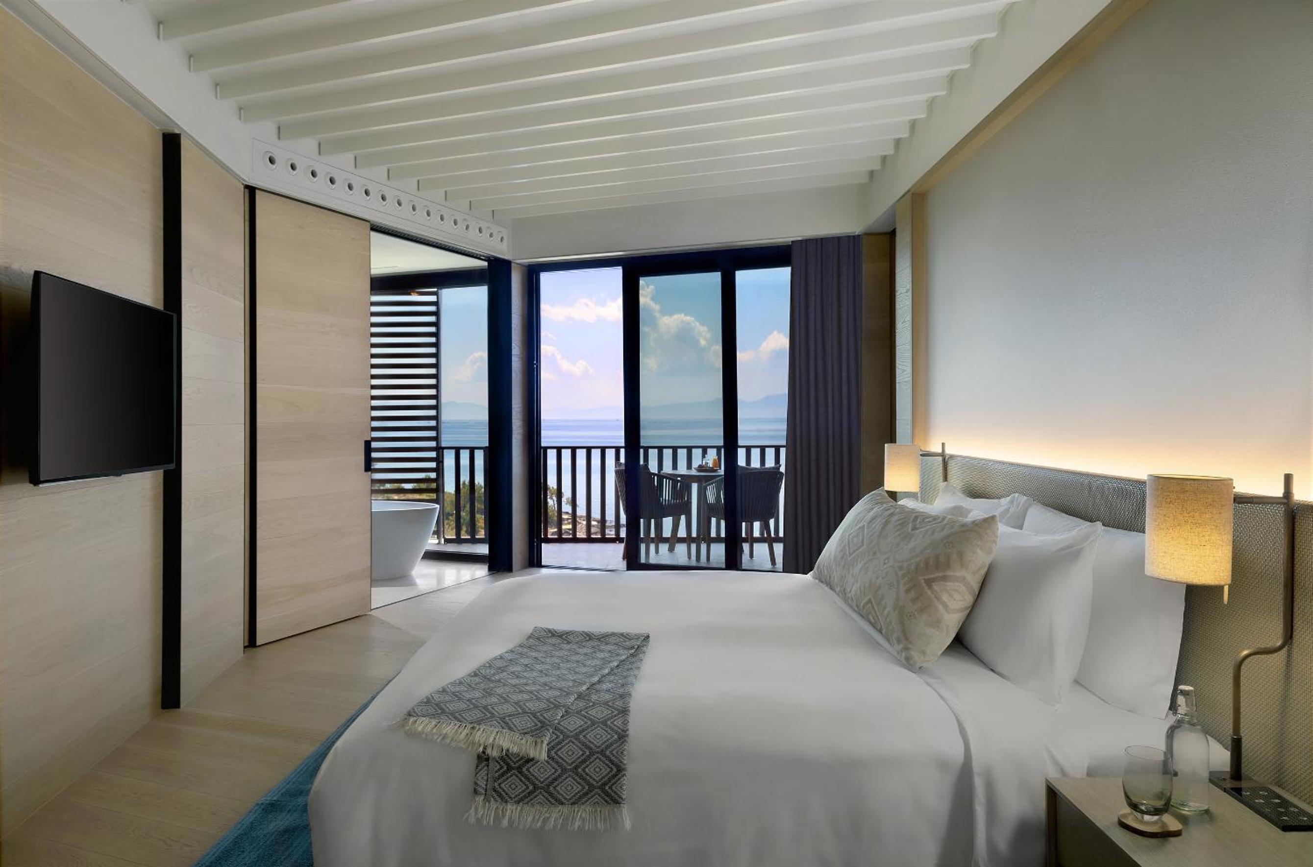 Deluxe King Sea View