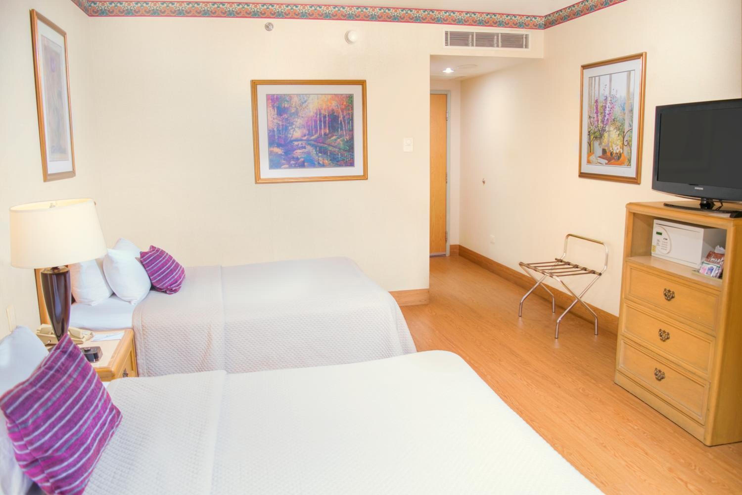 Double Room with Two Double Beds - Non-Smoking - Photo 3