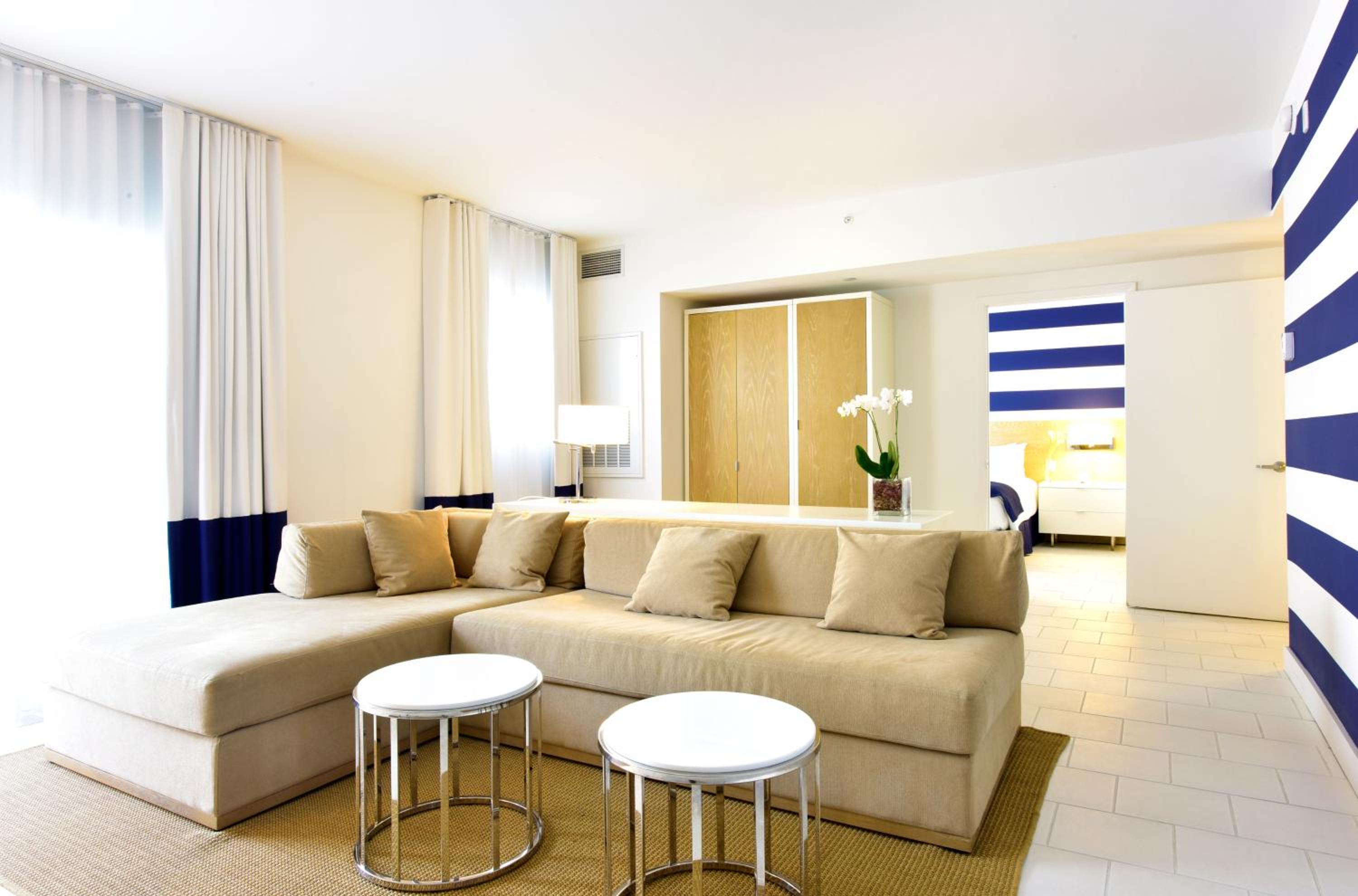 One-Bedroom Suite Pool View - Photo 7