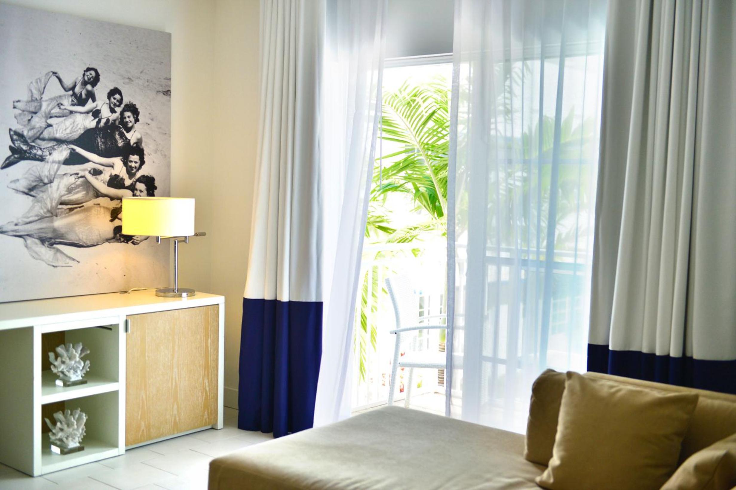 Two-Bedroom Suite Pool View (5 People) - Photo 5