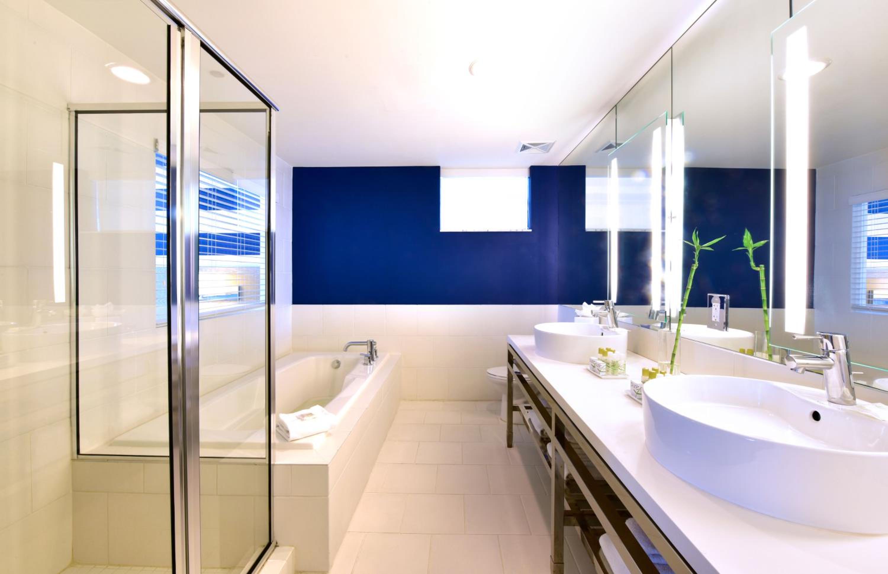 Two-Bedroom Suite Pool View (4 People) - Photo 1