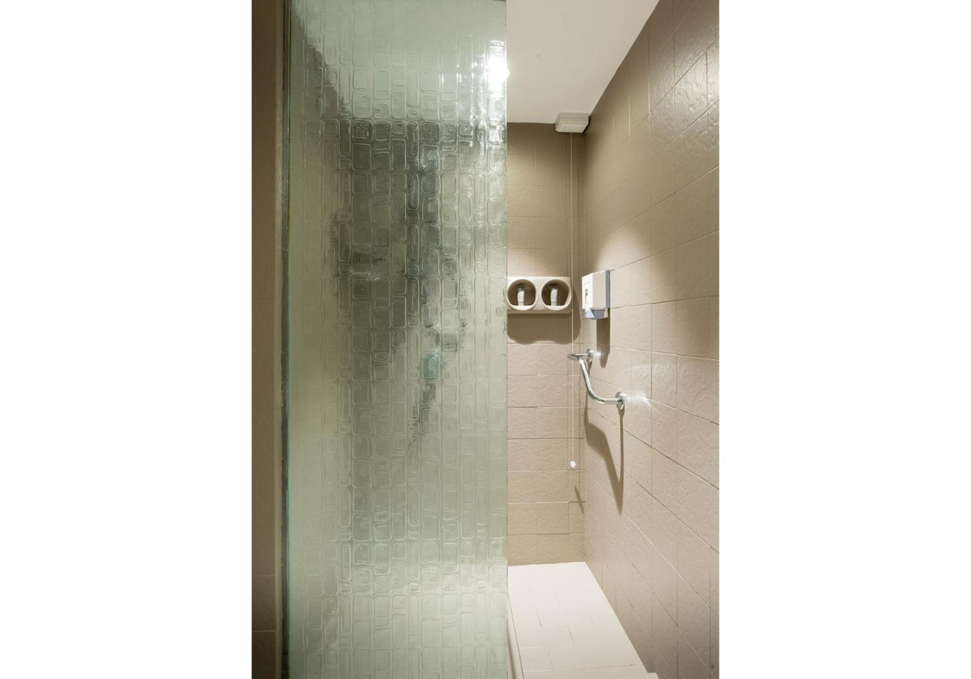 Standard Double or Twin Room - Photo 4