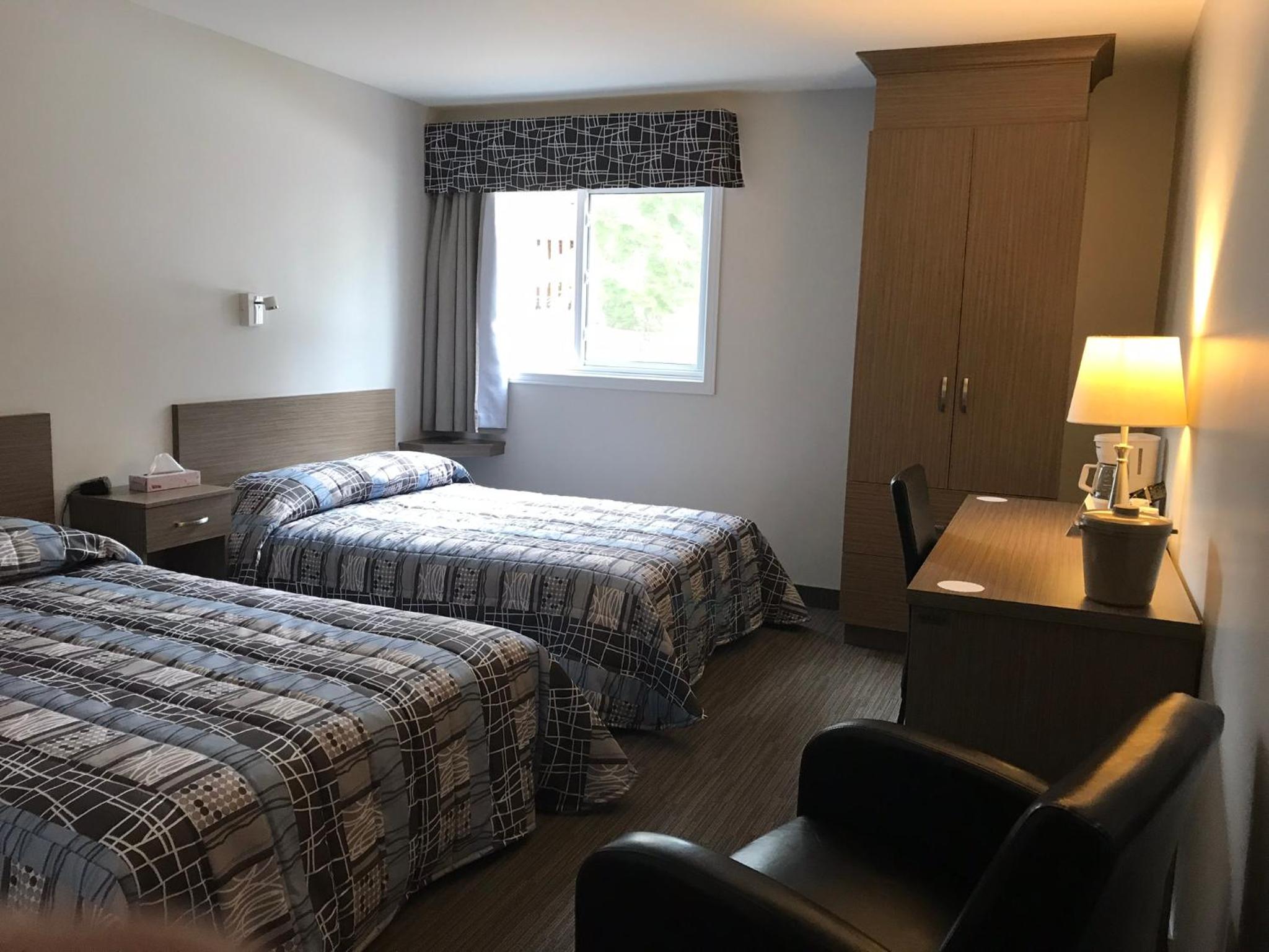 Standard Quadruple Room with Private Bathroom