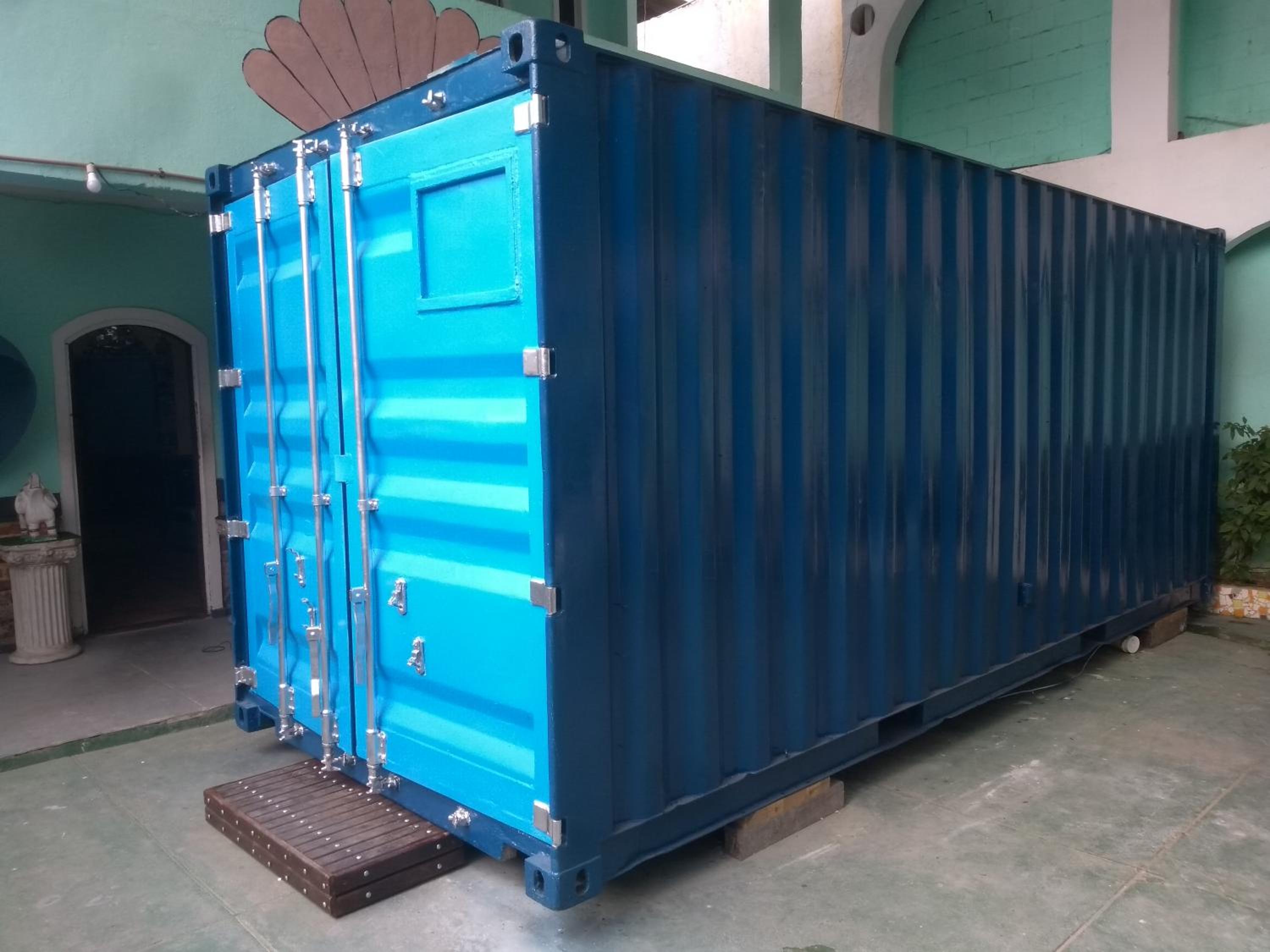 Studio in a Sea Container - Photo 17