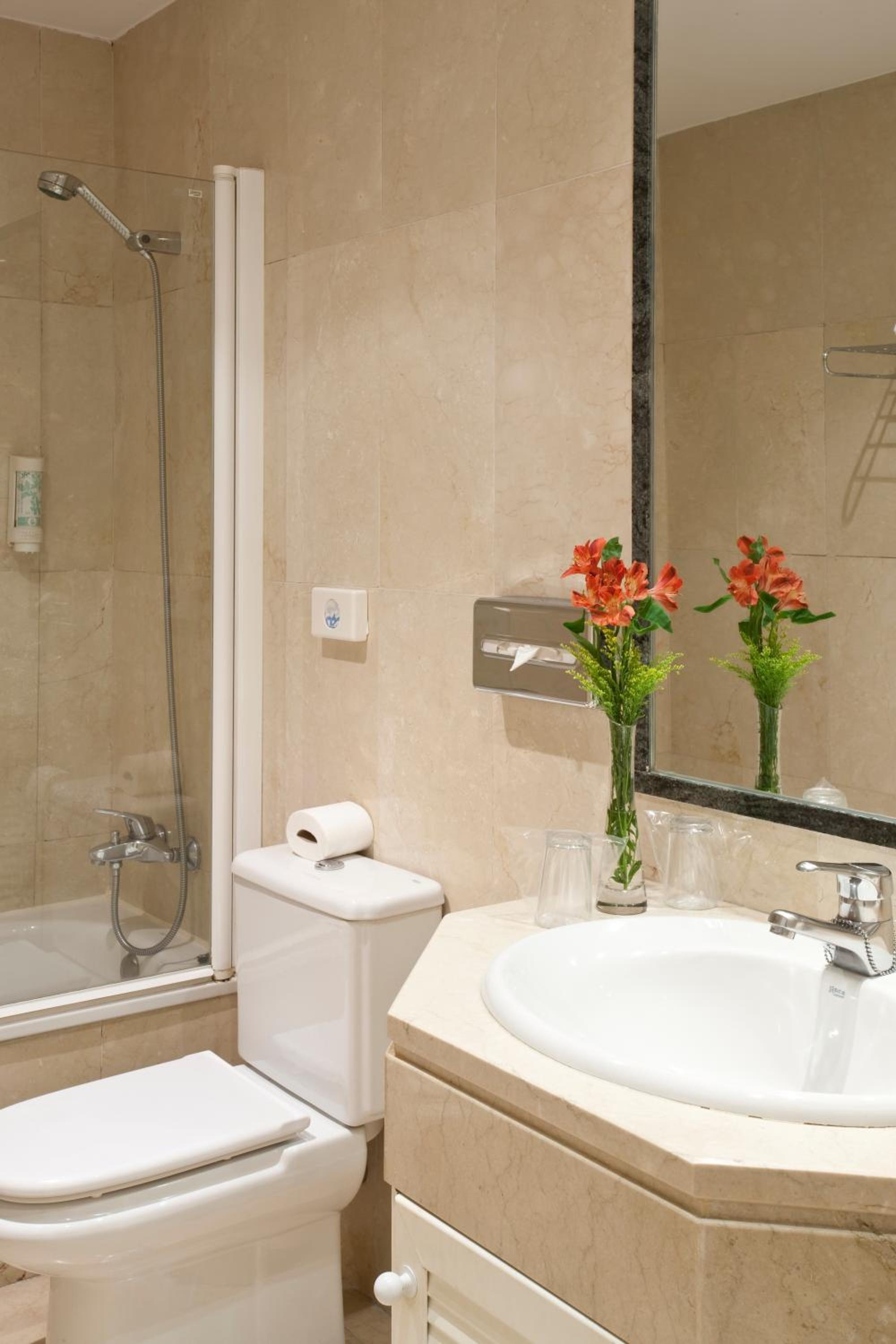 Standard Double Room - Photo 2