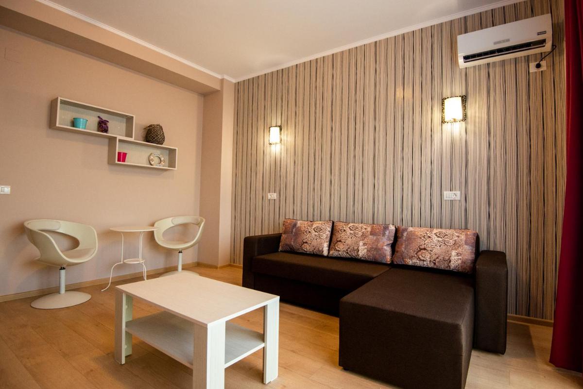 Apartment with Balcony photo 3