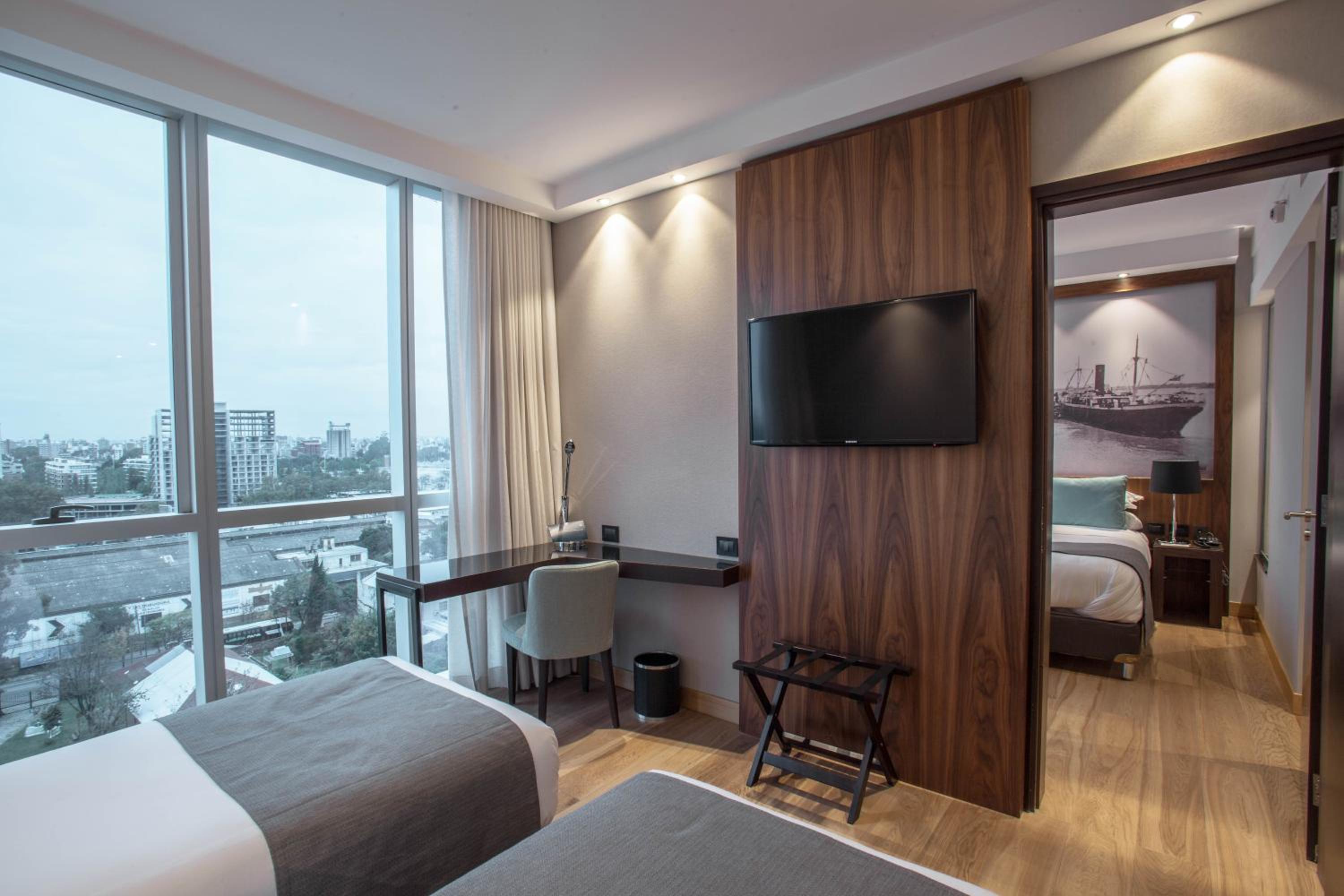 Deluxe Family Room