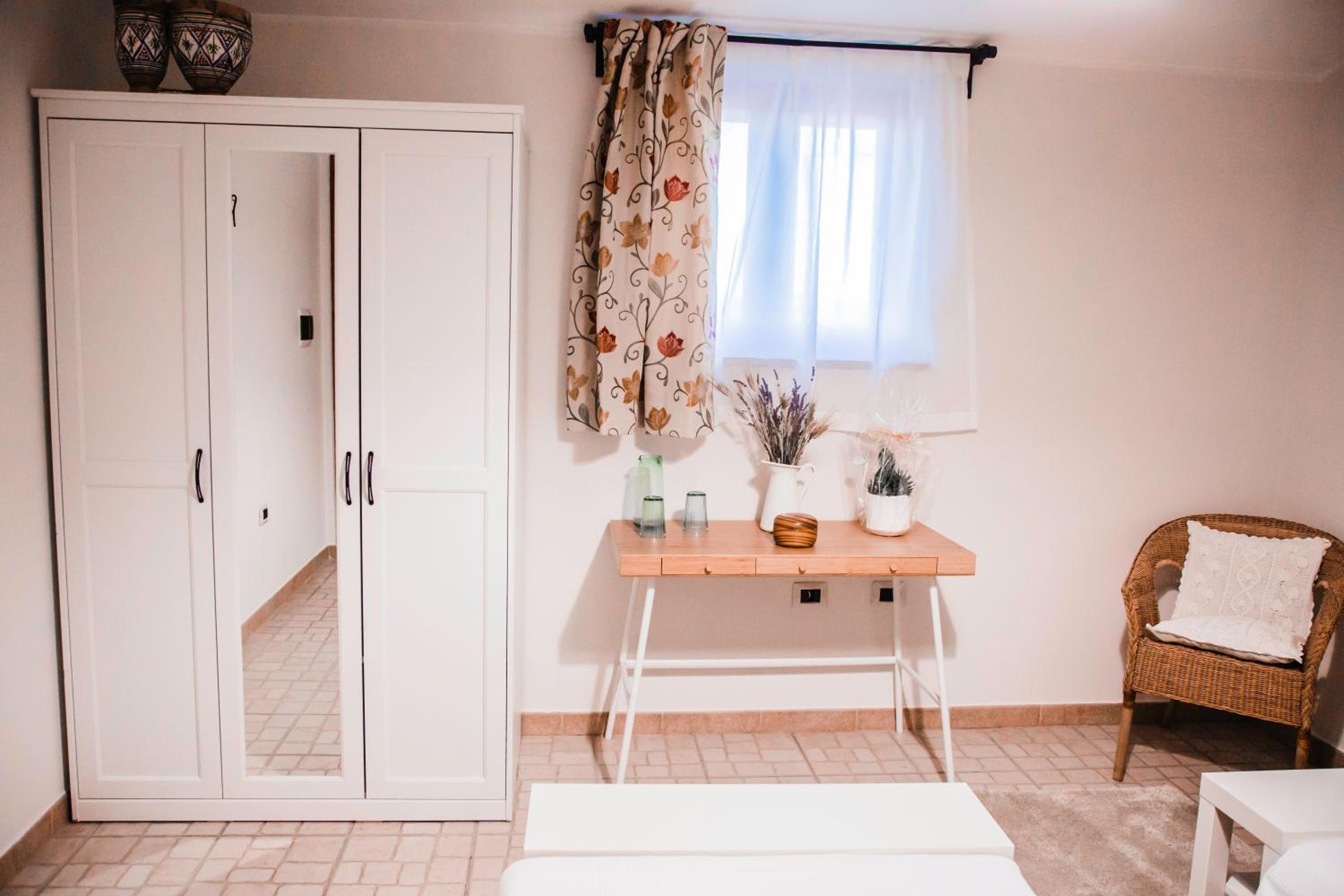 Twin Room With Private Bathroom photo 2