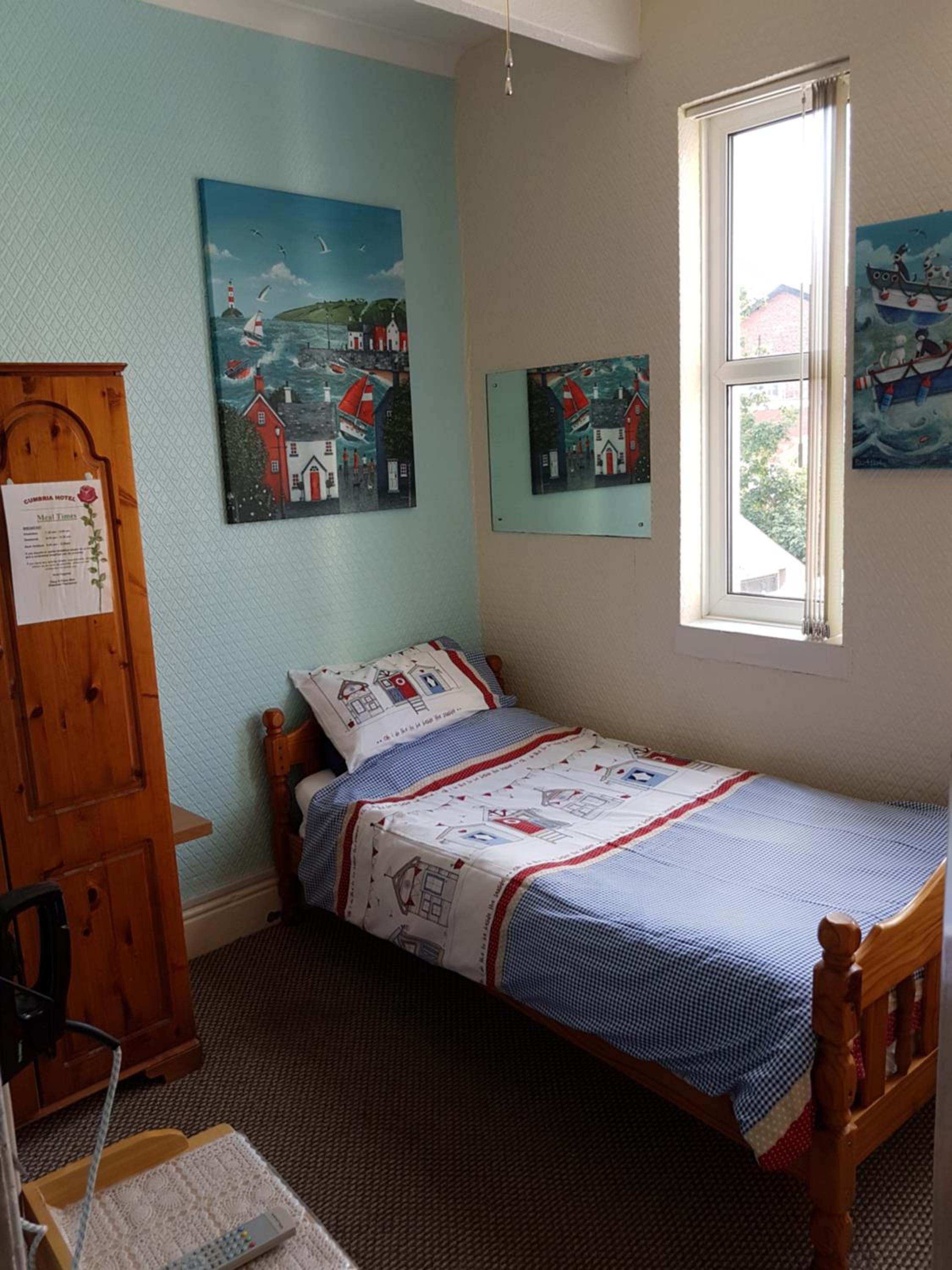 Single Room with Bathroom photo 3