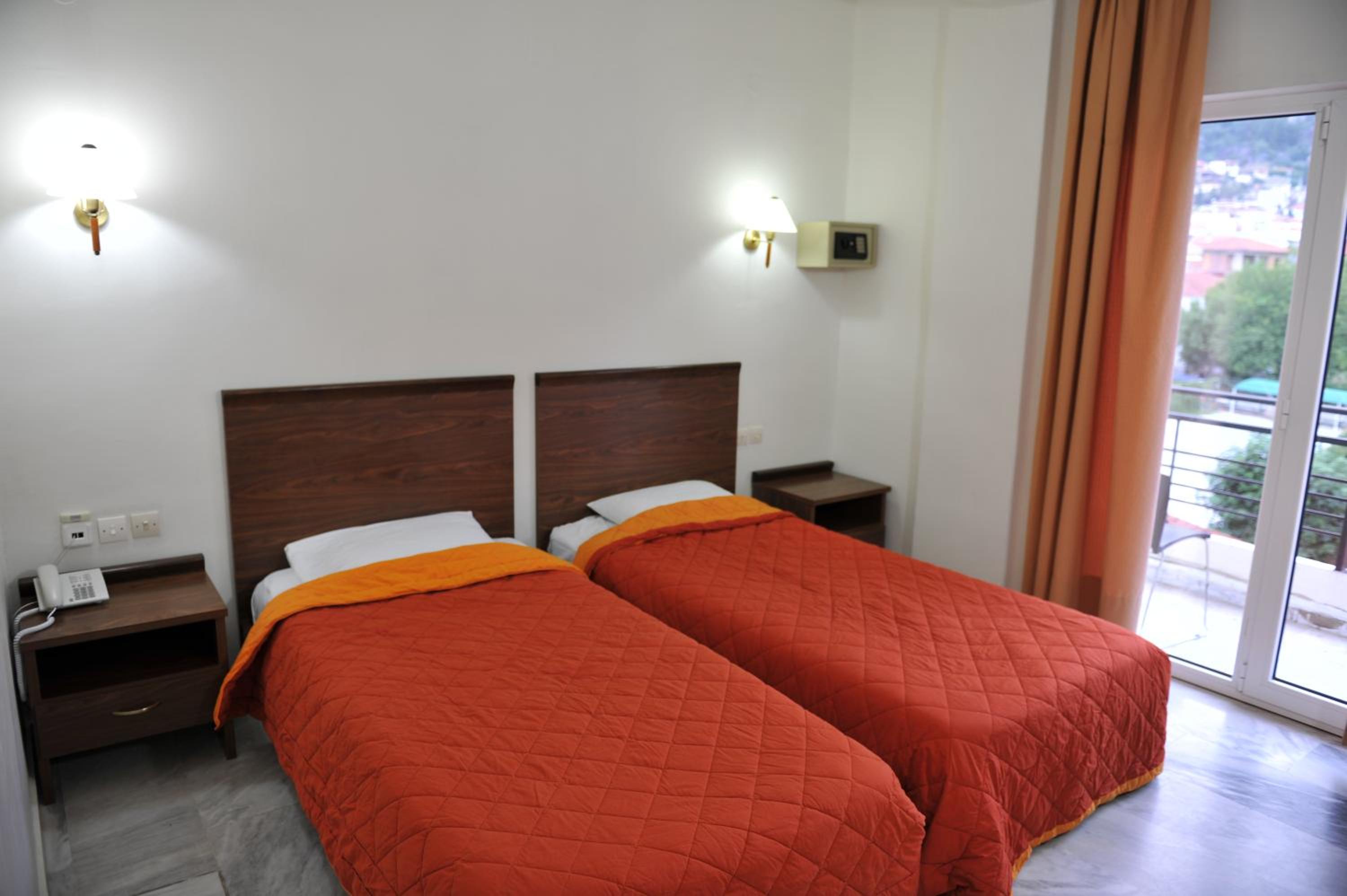 Standard Twin Room photo 2