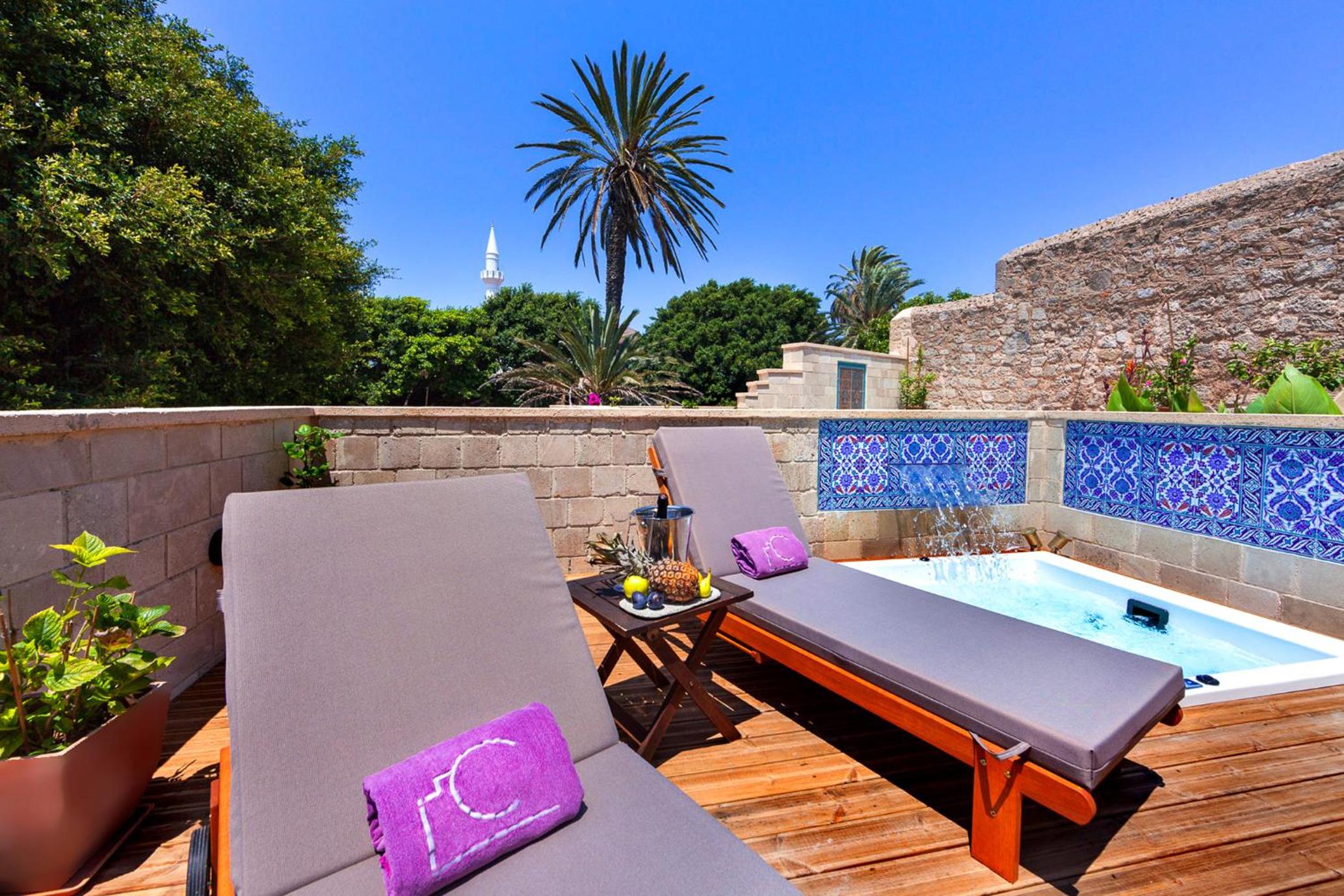 Senior Suite with Private Garden and Outdoor Hot tub (Views of Rhodes) photo 2