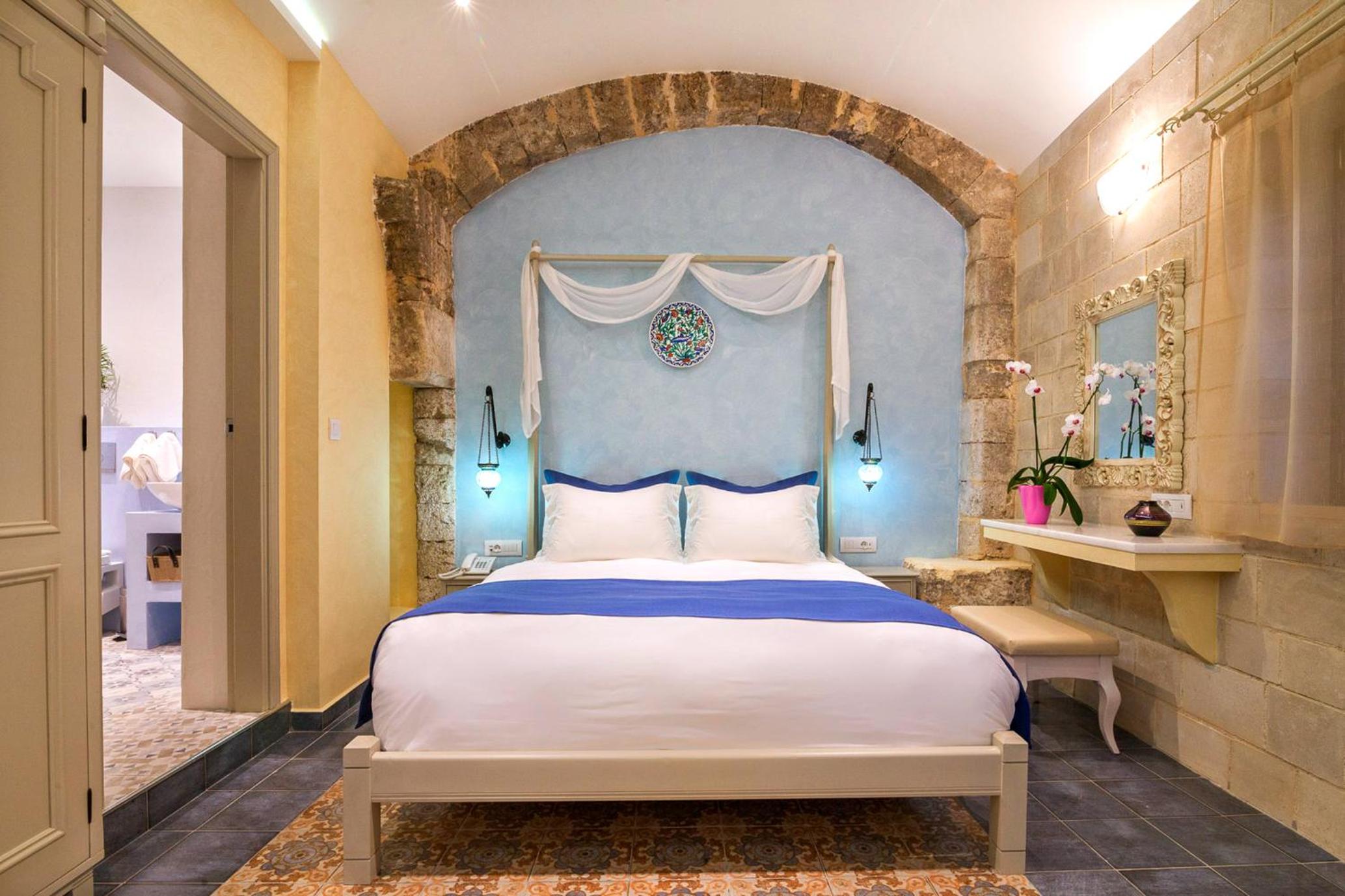 Senior Suite with Private Garden and Outdoor Hot tub (Views of Rhodes) photo 1