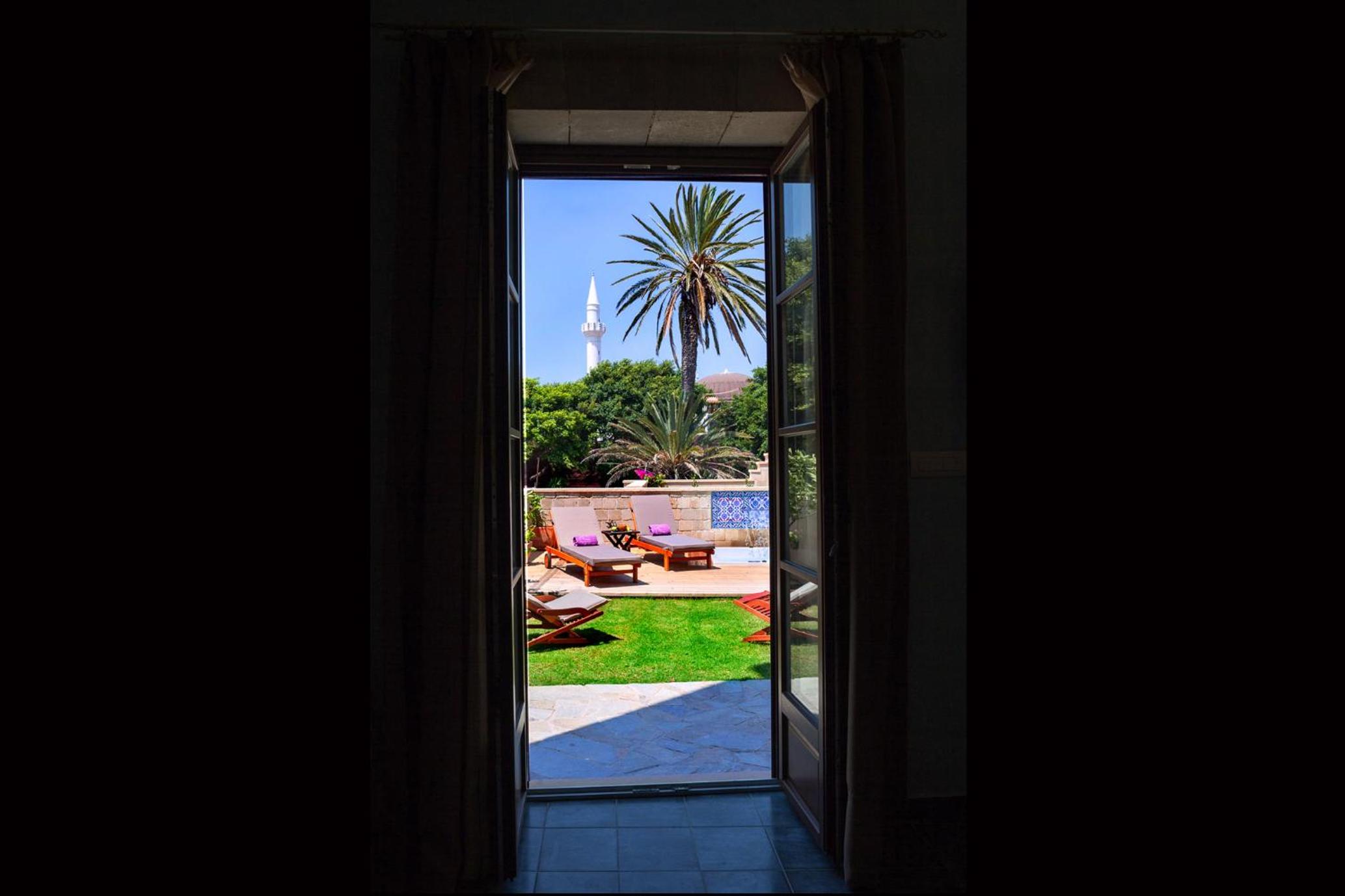 Senior Suite with Private Garden and Outdoor Hot tub (Views of Rhodes) photo 3