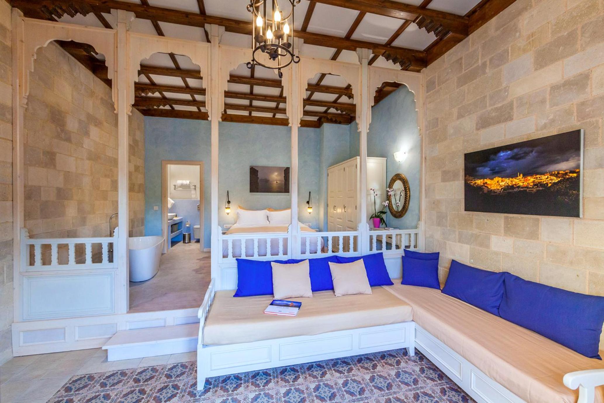 Grand Suite with Private Garden and Outdoor Hot tub (Panselinos) photo 1